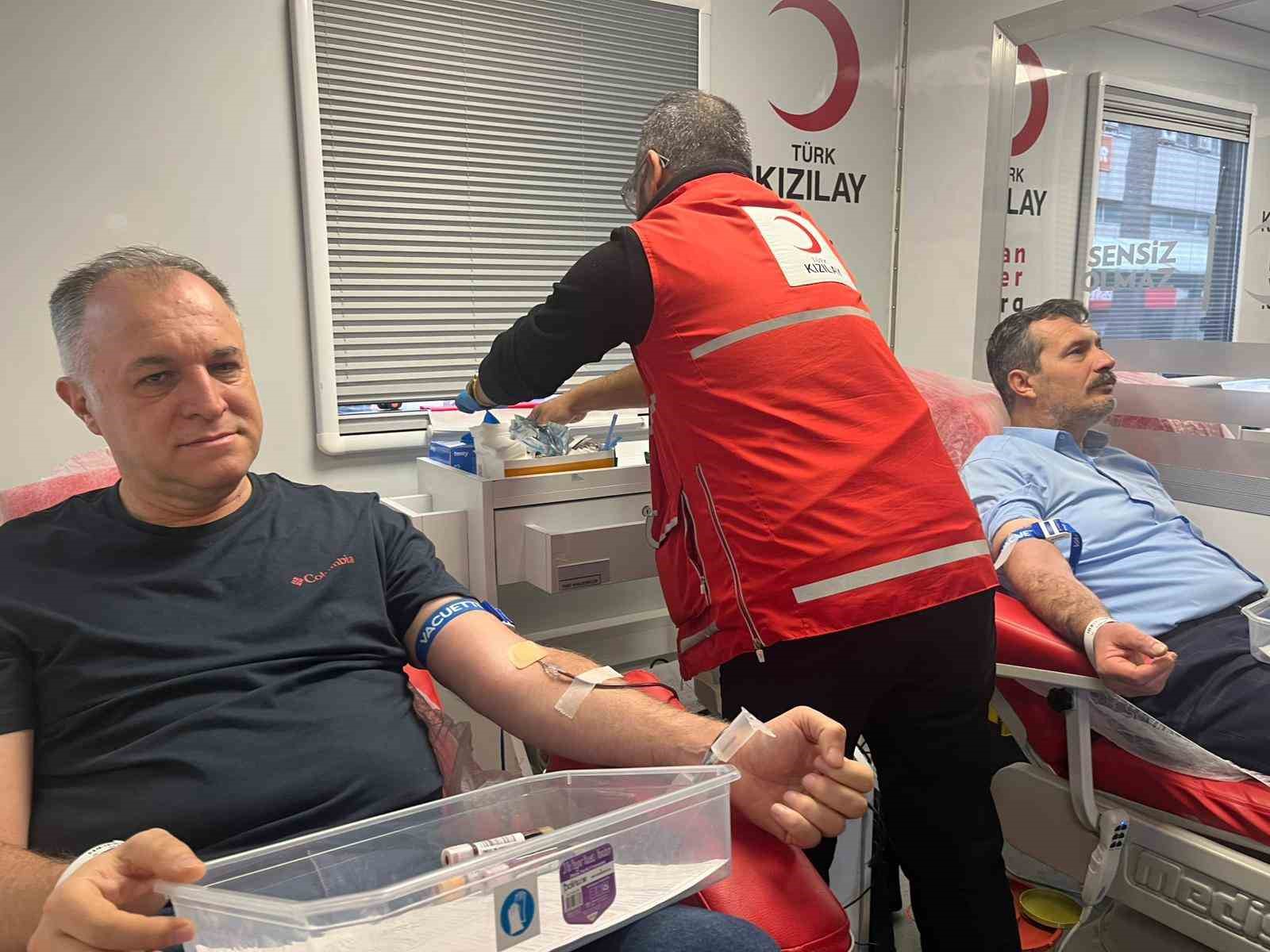 İzmir’de imam hatiplilerden kan bağışı seferberliği
