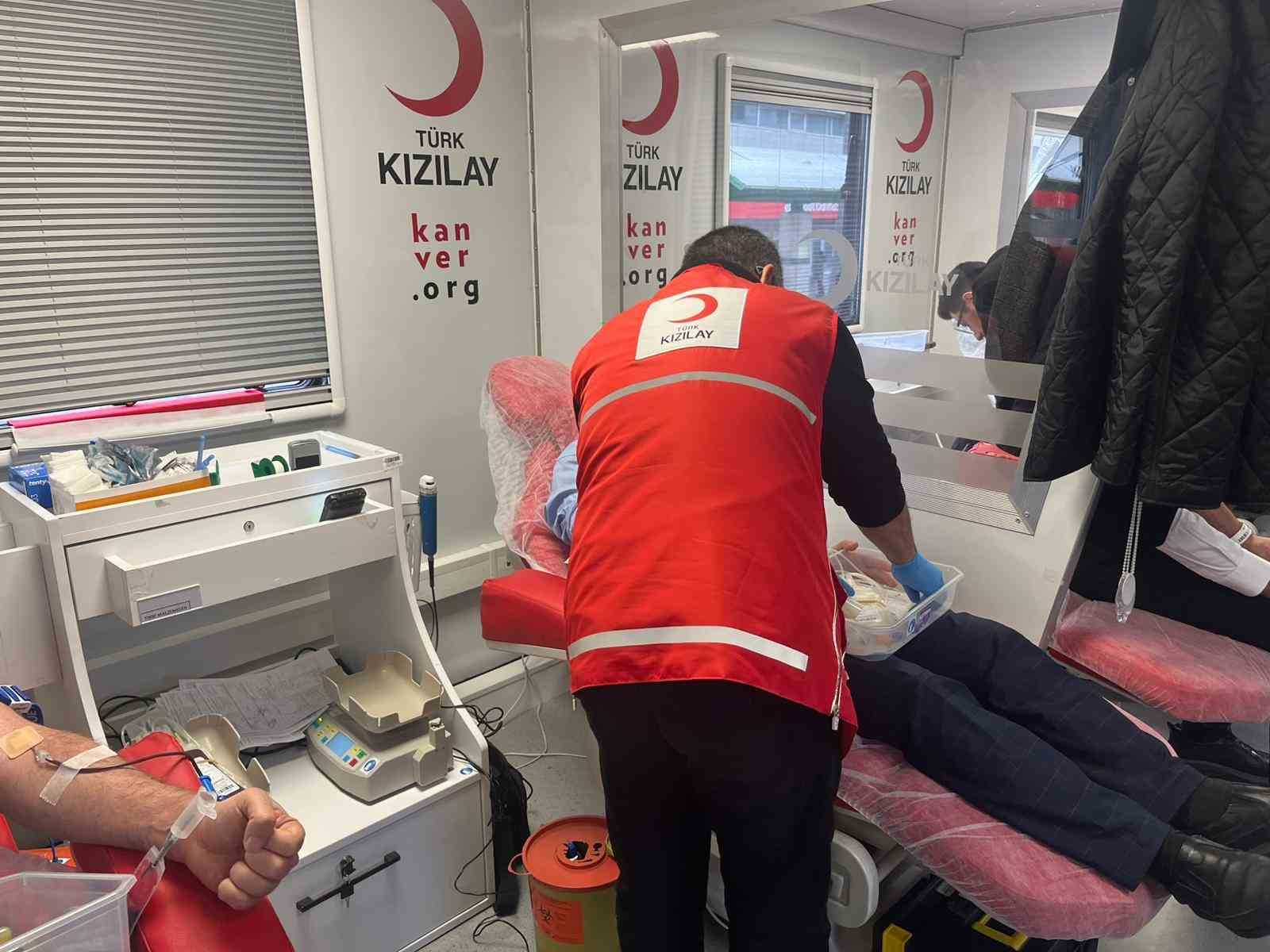 İzmir’de imam hatiplilerden kan bağışı seferberliği
