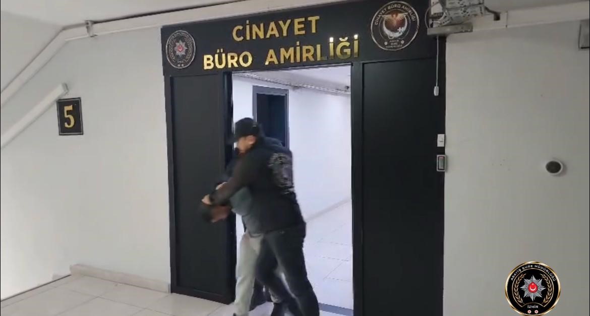İzmir’de intihar denilen olay cinayet çıktı
İzmir’de intihar denilen olay cinayet çıktı