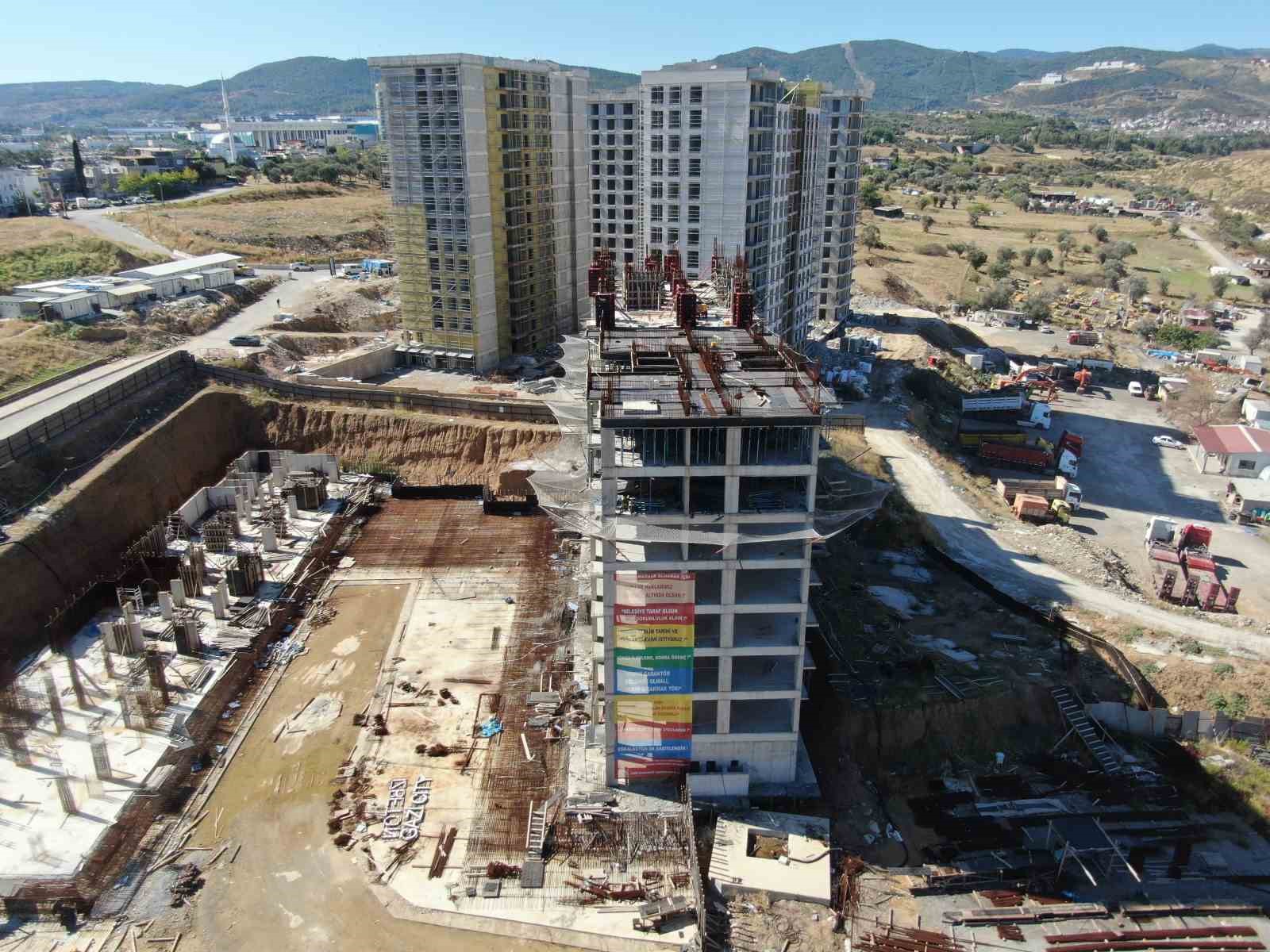 İzmir’de İZBETON soruşturmasında 9 şüpheli adliyeye sevk edildi
İzmir’de İZBETON soruşturmasında 9 şüpheli adliyeye sevk edildi