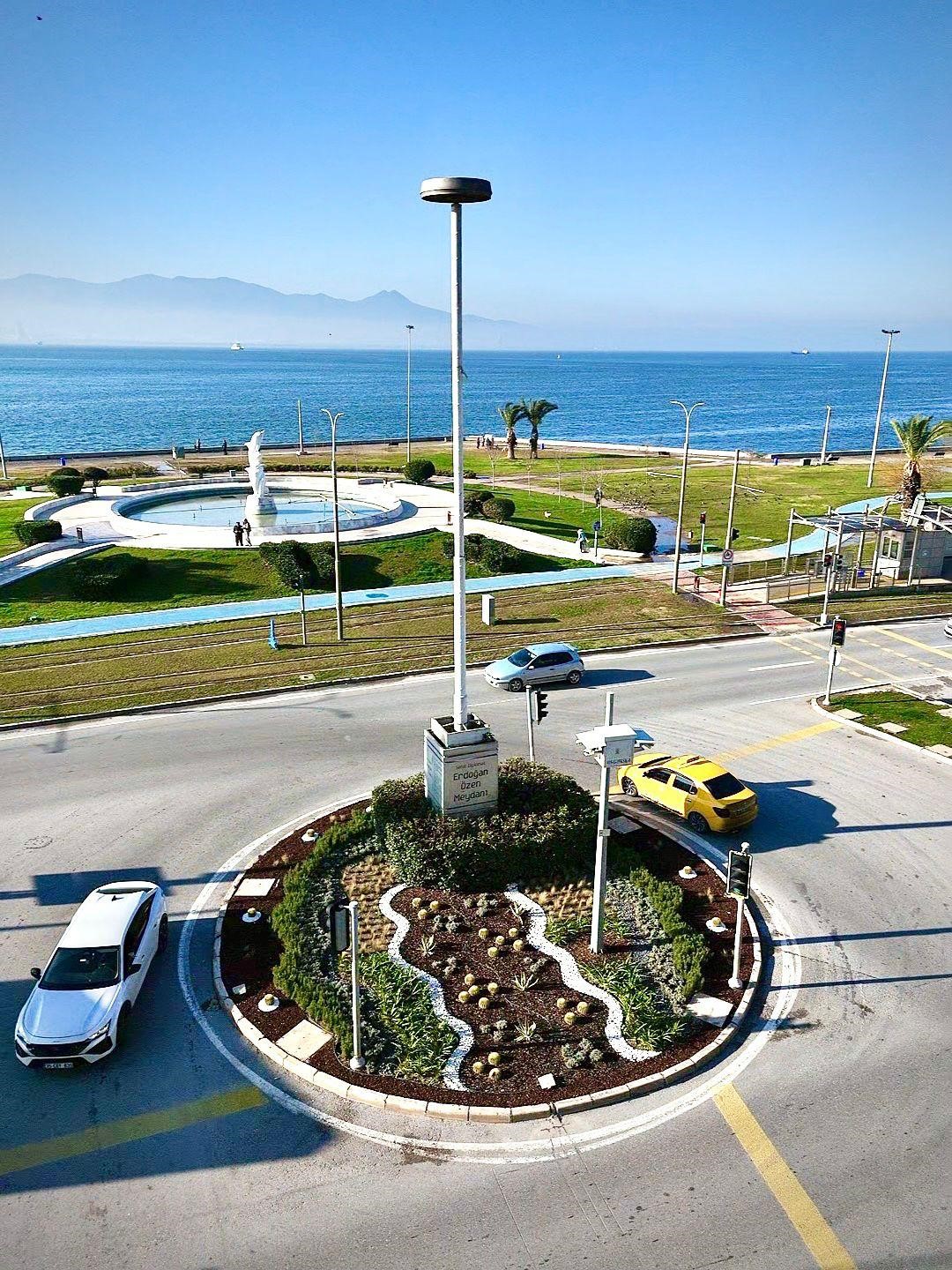 İzmir’de kavşaklar sanat eserine dönüşüyor
