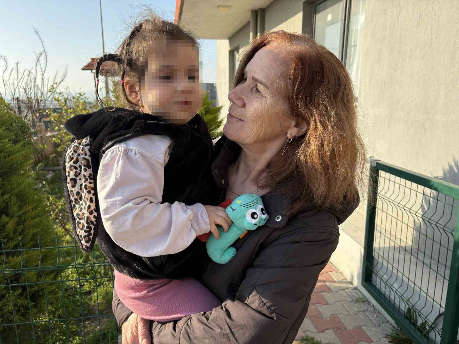 İzmir’de köpek dehşeti: 3 yaşındaki Ada’nın yüzü pençe ve ısırıkla dolu
İzmir’de köpek dehşeti: 3 yaşındaki Ada’nın yüzü pençe ve ısırıkla dolu