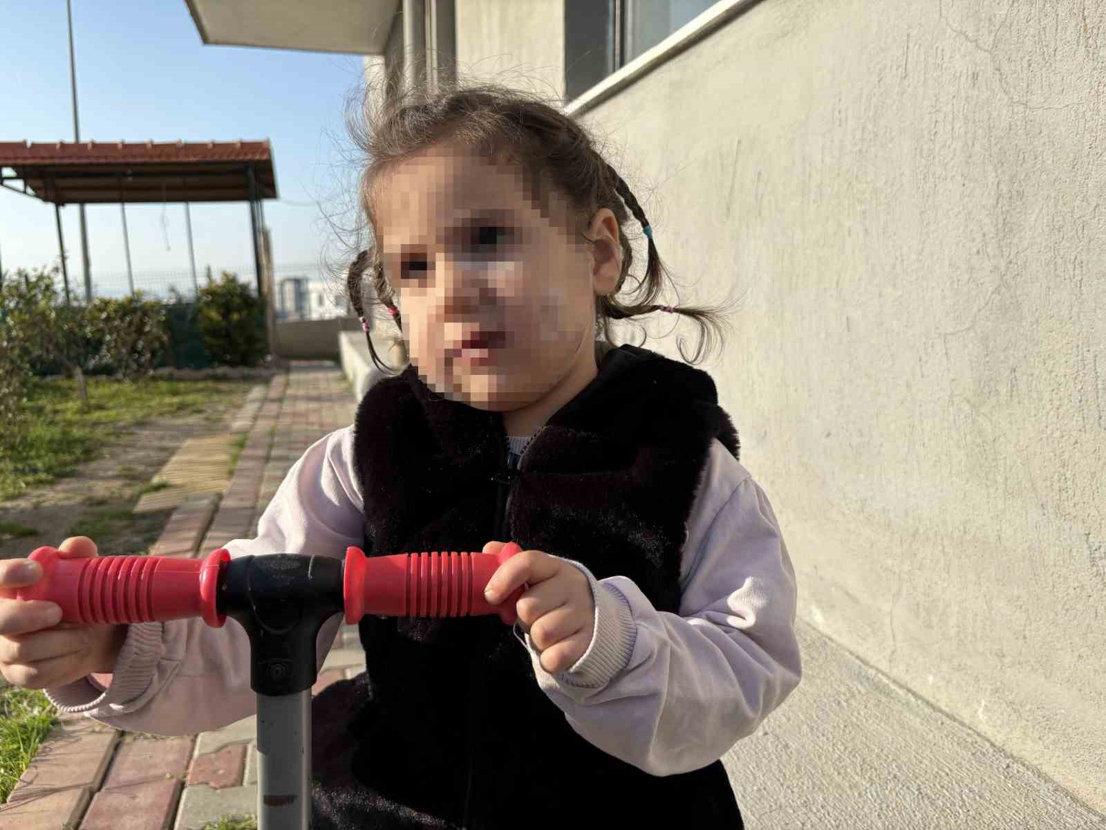 İzmir’de köpek dehşeti: 3 yaşındaki Ada’nın yüzü pençe ve ısırıkla dolu
İzmir’de köpek dehşeti: 3 yaşındaki Ada’nın yüzü pençe ve ısırıkla dolu