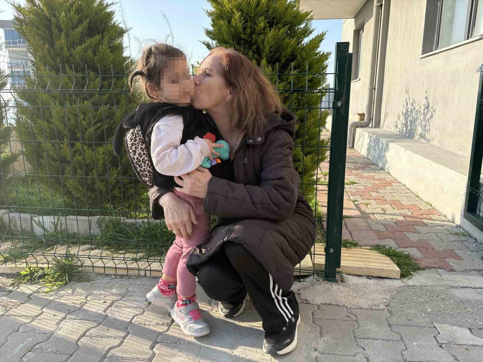 İzmir’de köpek dehşeti: 3 yaşındaki Ada’nın yüzü pençe ve ısırıkla dolu
İzmir’de köpek dehşeti: 3 yaşındaki Ada’nın yüzü pençe ve ısırıkla dolu