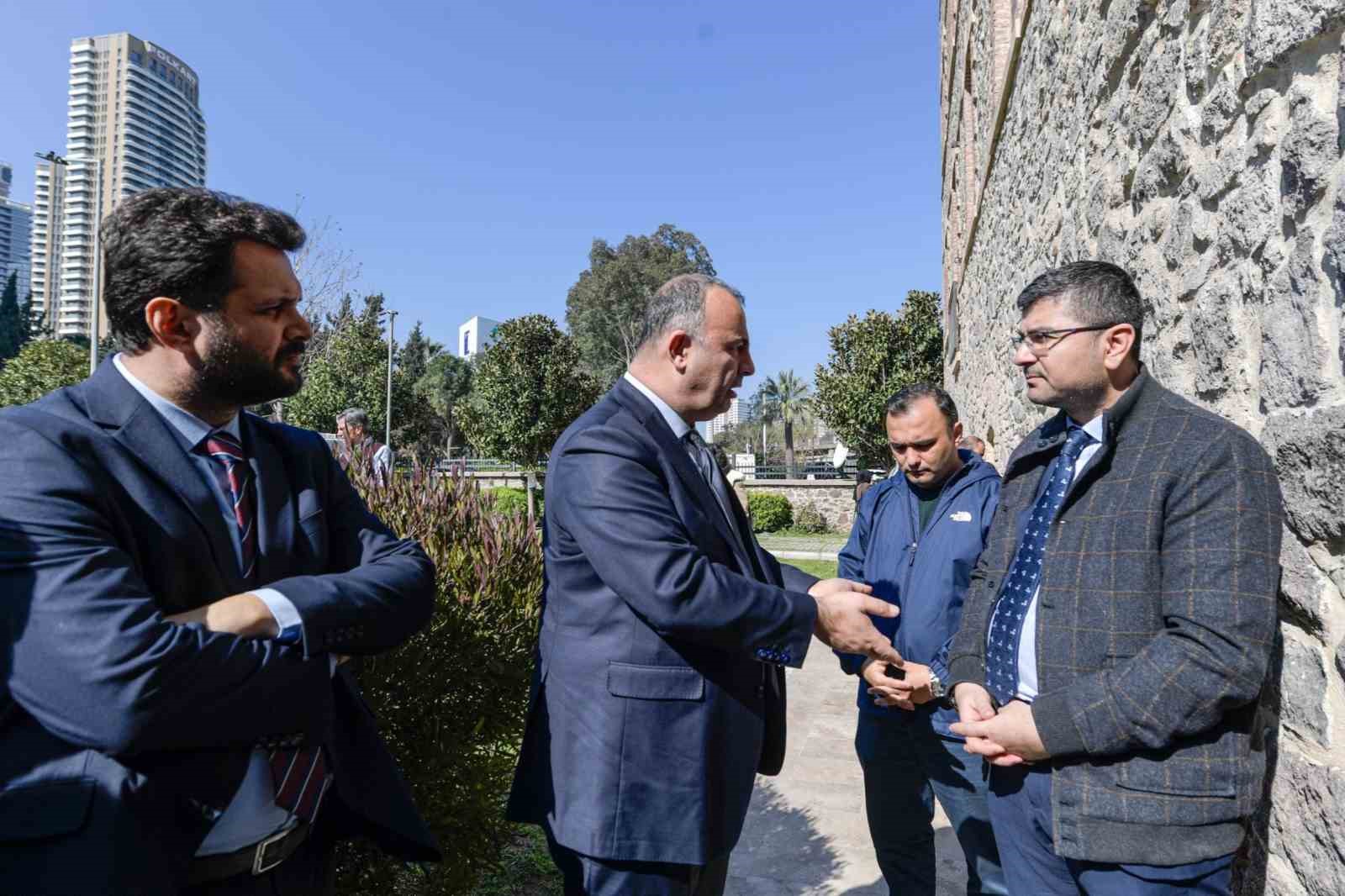 İzmir’de Meslek Fabrikası tahliyesinde gerginlik
