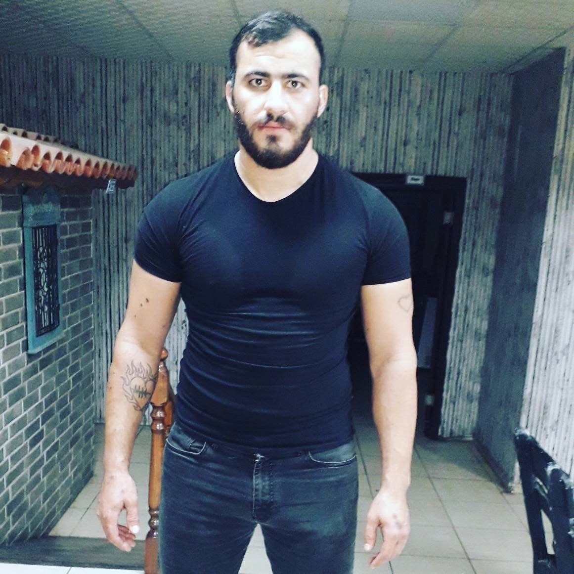 İzmir’de motosiklet duvara çarptı: 1 ölü
