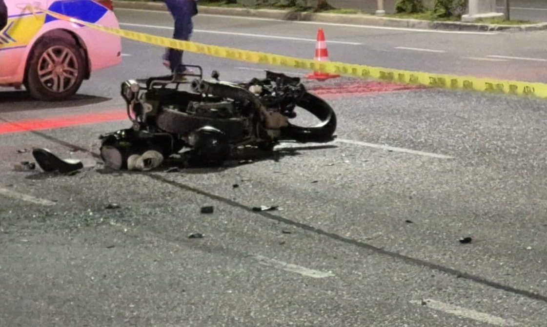 İzmir’de motosiklet ile otomobil çarpıştı: 1 ölü, 2 yaralı
