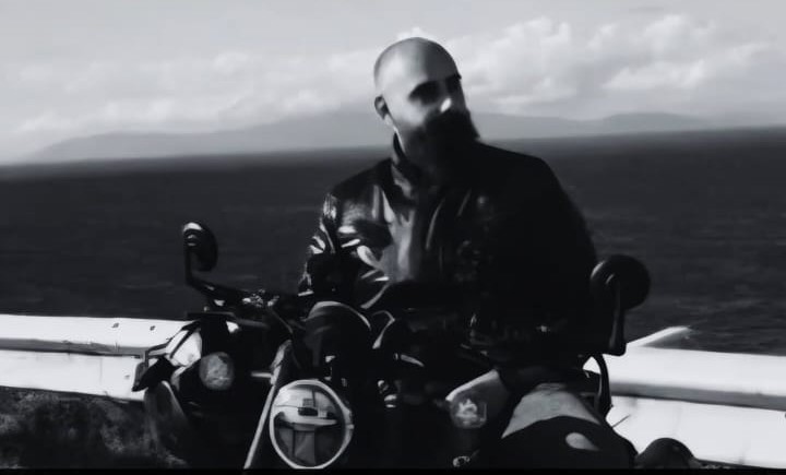 İzmir’de motosiklet ile otomobil çarpıştı: 1 ölü, 2 yaralı
