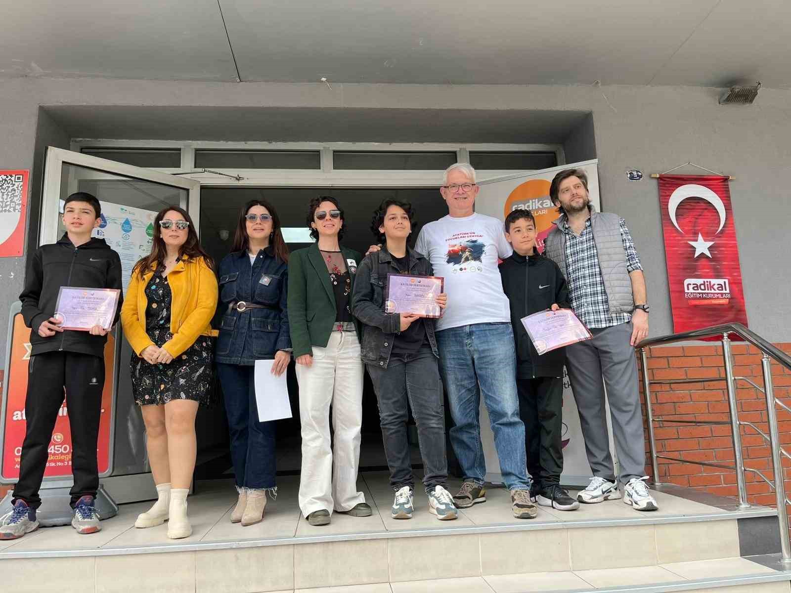 İzmir’de öğrenciler Uluslararası Uzay İstasyonu ile telsiz bağlantısı kurdu
