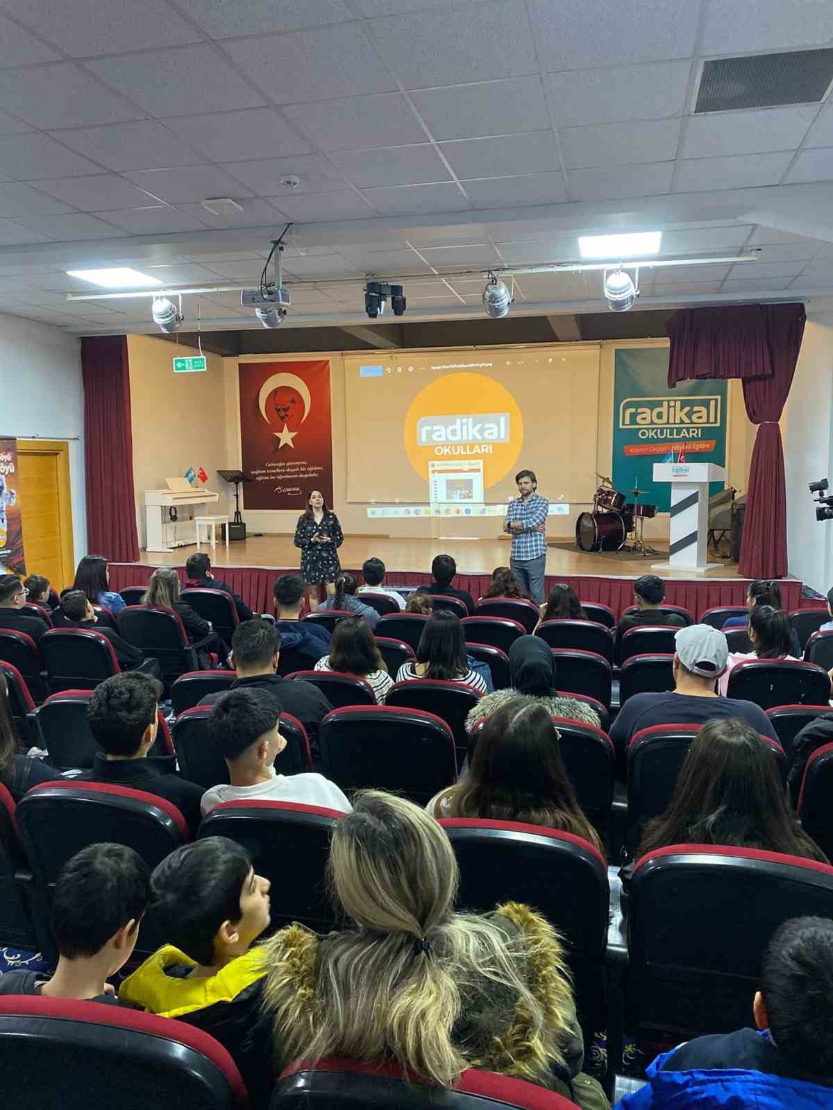 İzmir’de öğrenciler Uluslararası Uzay İstasyonu ile telsiz bağlantısı kurdu
