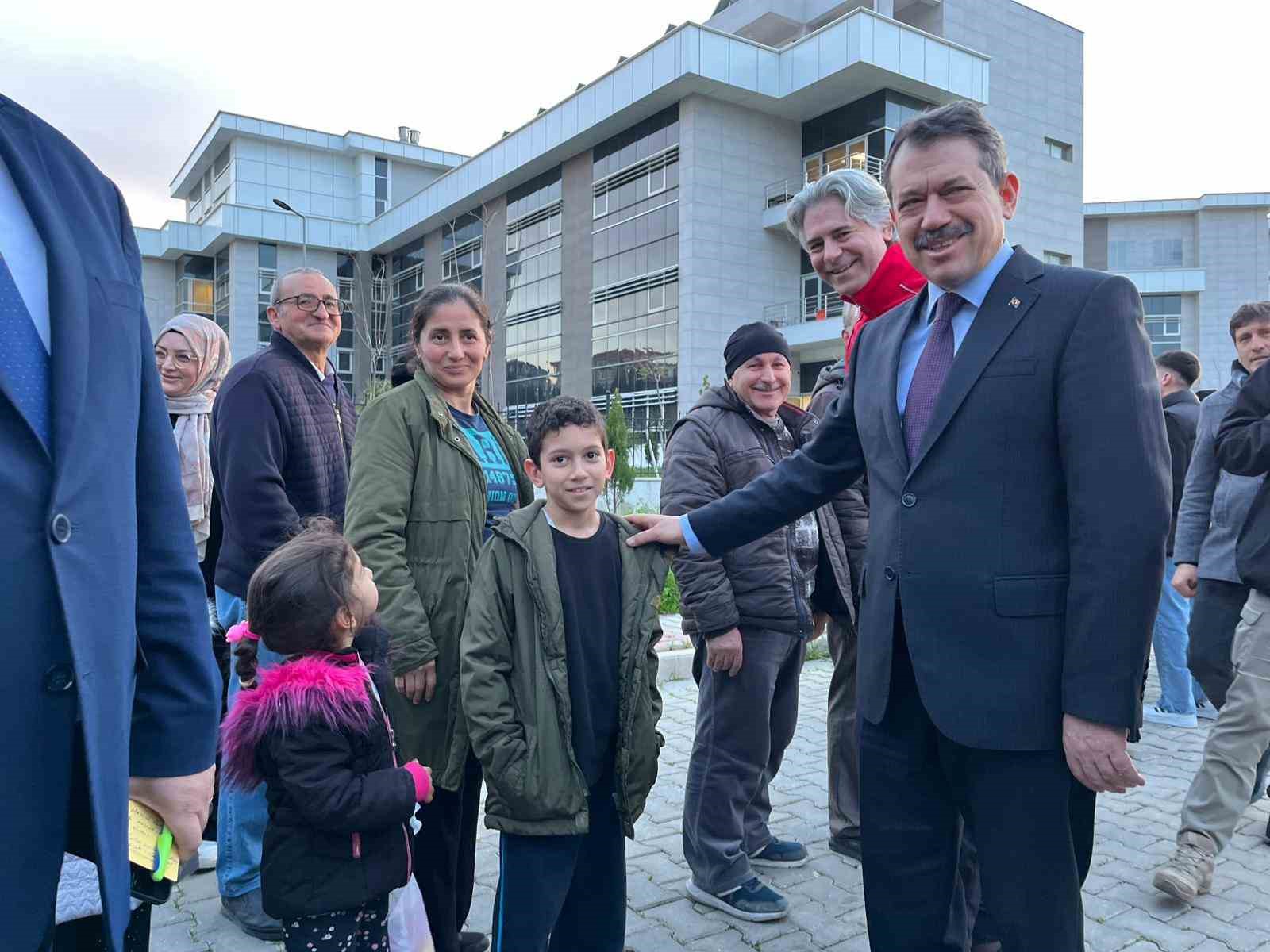 İzmir’de örnek proje: Yükümlüler her gün 2 bin kişiye iftar hazırlıyor
İzmir’de örnek proje: Yükümlüler her gün 2 bin kişiye iftar hazırlıyor