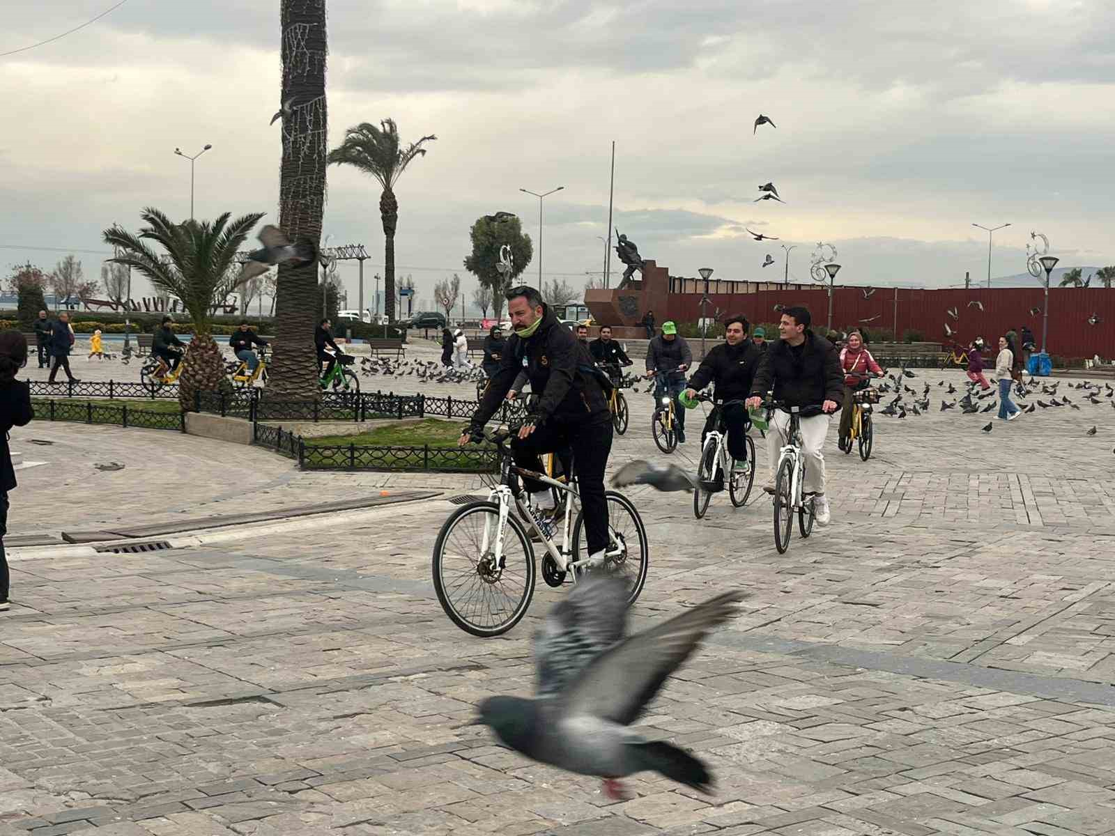 İzmir’de rahim ağzı kanserine dikkat çekmek için pedal çevrildi
