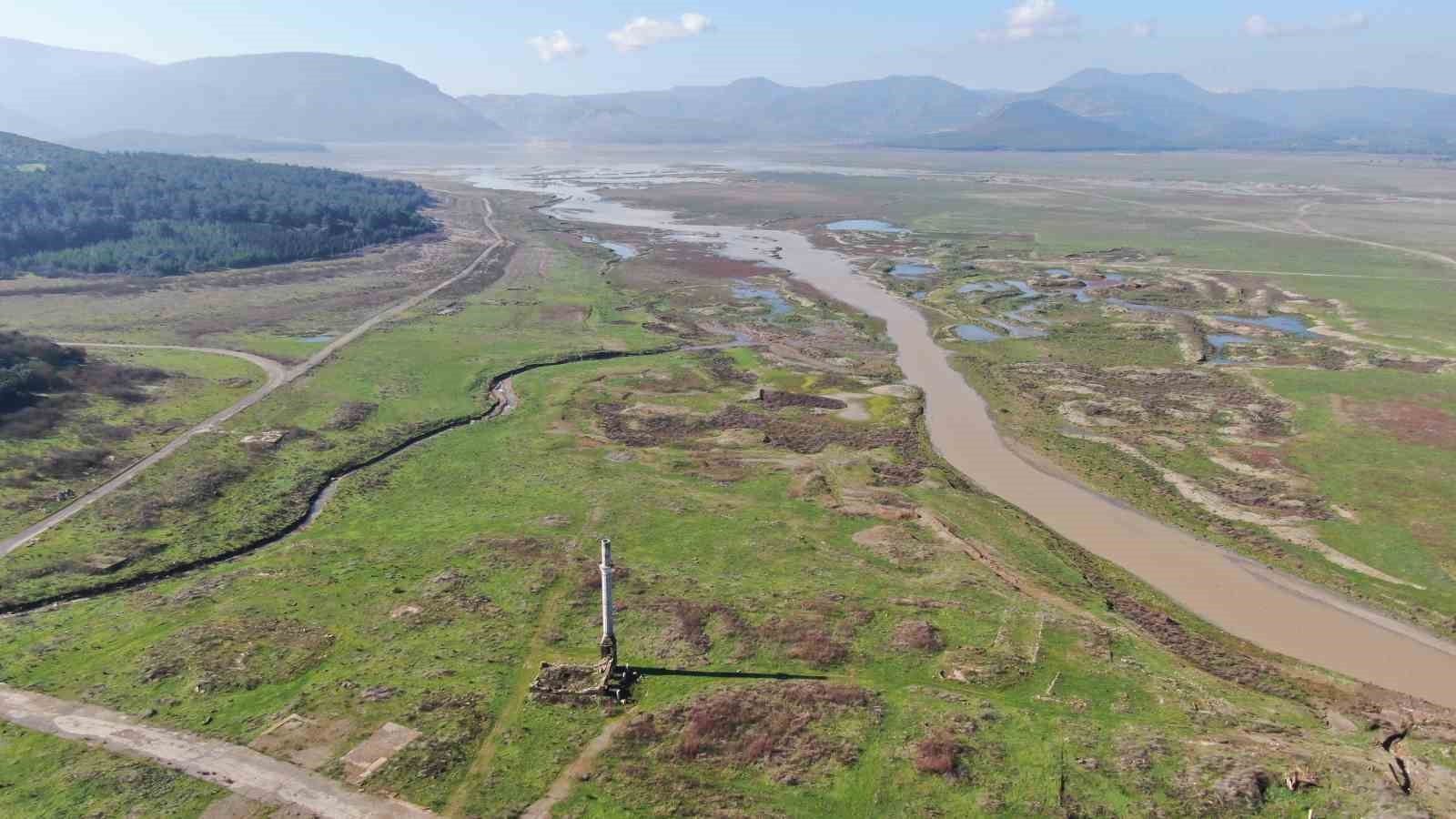 İzmir’de rekor yağışlar barajlara can suyu oldu
