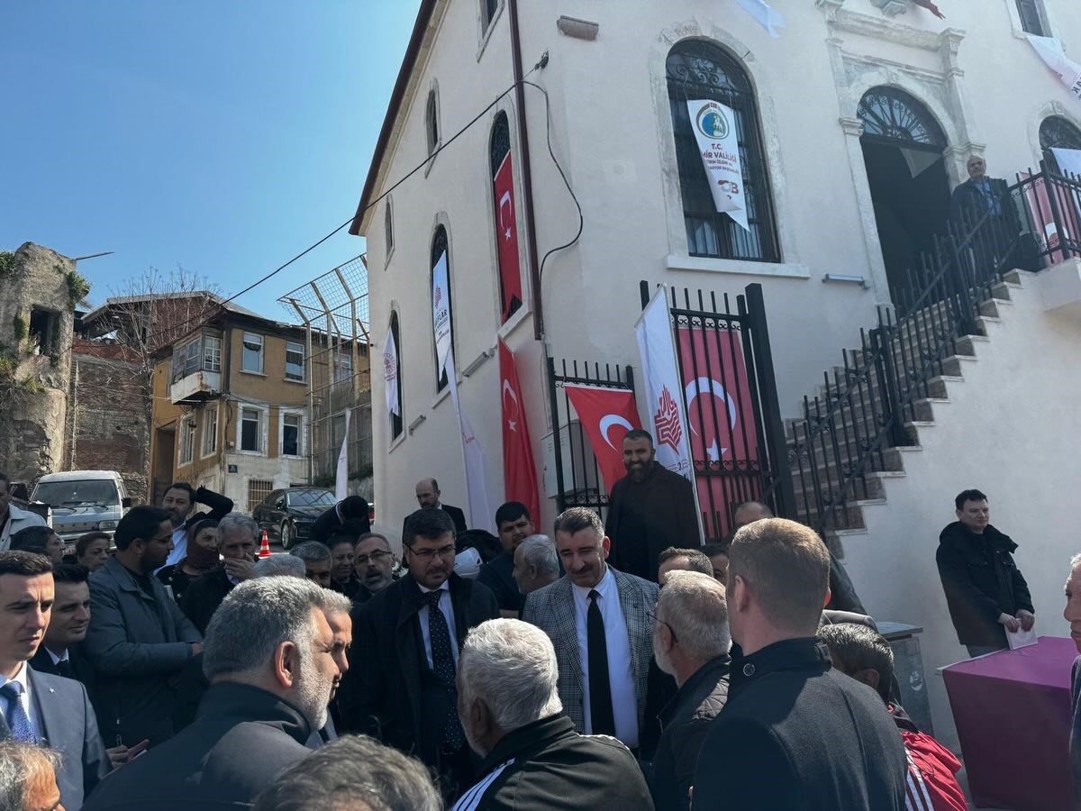 İzmir’de restore edilen tarihi Asmalı Mescit Camii ibadete açıldı
