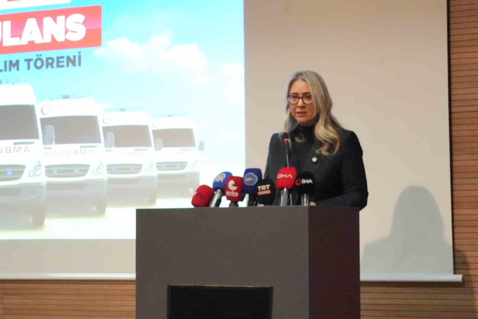İzmir’de sağlık filosuna 45 yeni ambulans
