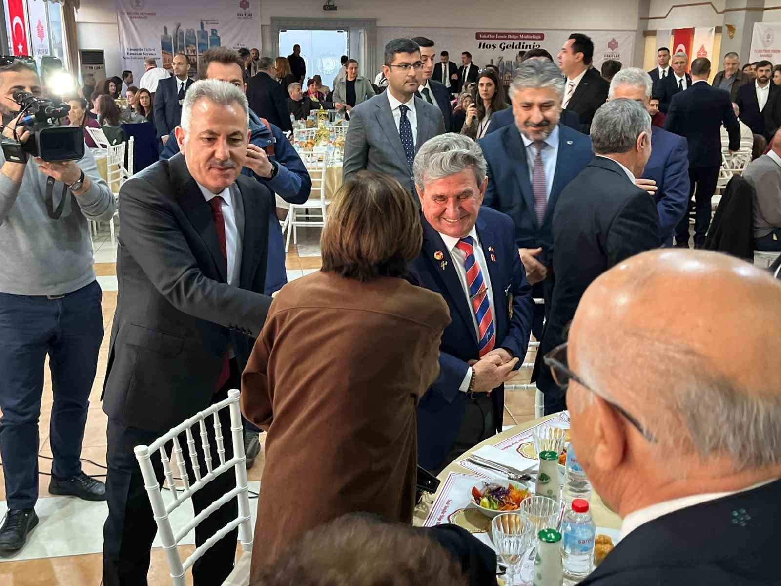 İzmir’de şehit yakınları ve gaziler ‘Büyük Aile Sofrası’nda buluştu
