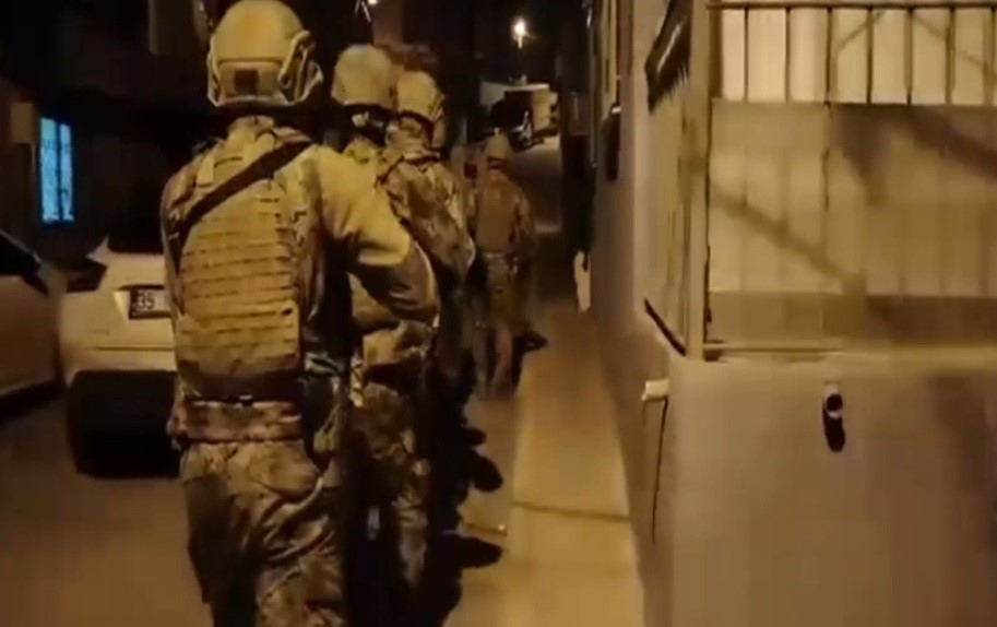 İzmir’de suç örgütü operasyonu: 1 milyar TL para hareketi tespit edildi
