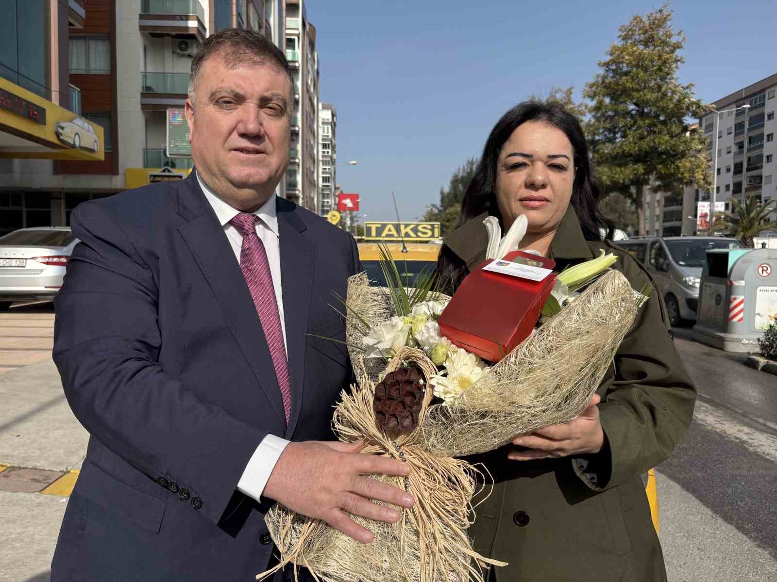 İzmir’de taksi direksiyonunda kadın gücü
