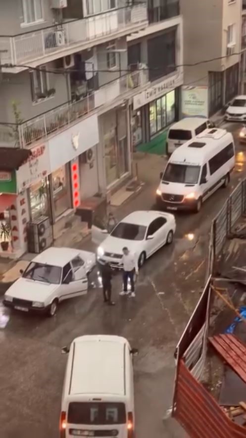 İzmir’de trafik tartışması: Döner bıçağı ile kovaladı

