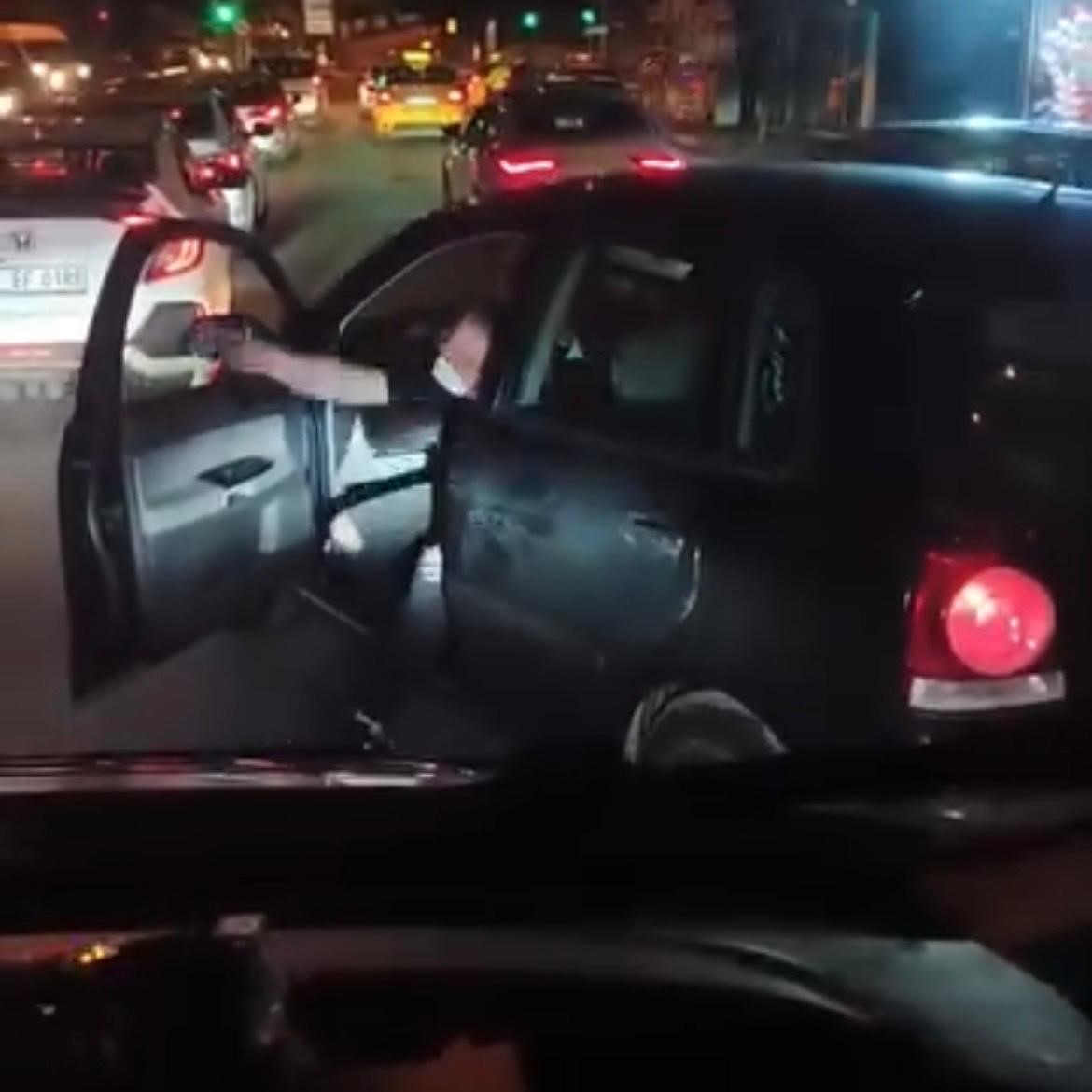 İzmir’de trafikte tartıştığı sürücünün aracına saldıran şüpheliye 380 bin lira ceza
