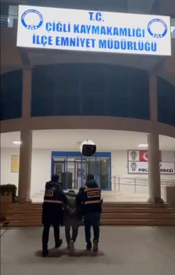 İzmir’de uyuşturucu operasyonu: 17 bin 280 sentetik ecza hapı ele geçirildi
