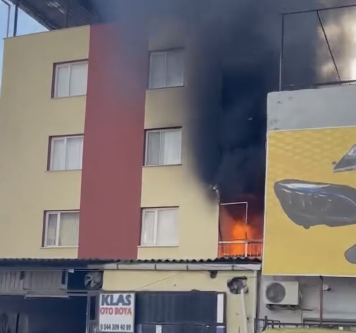 İzmir’de yangında ev alevlere teslim oldu
