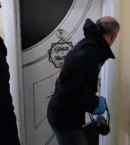 İzmir’de yarım milyona yakın uyuşturucu hap ele geçirildi
