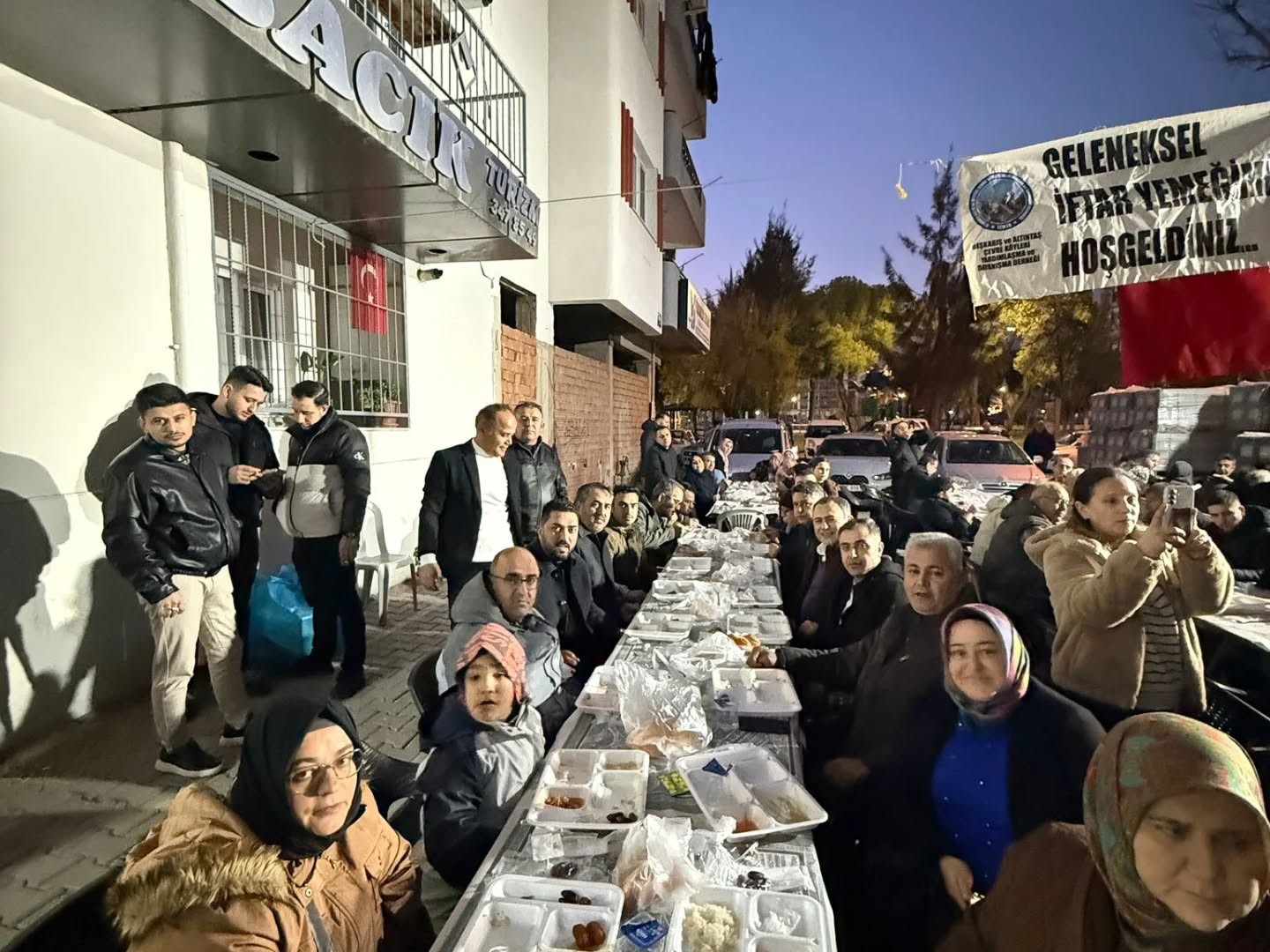 İzmir’de yaşayan Kütahyalıları iftar sofrasında buluşturdu
