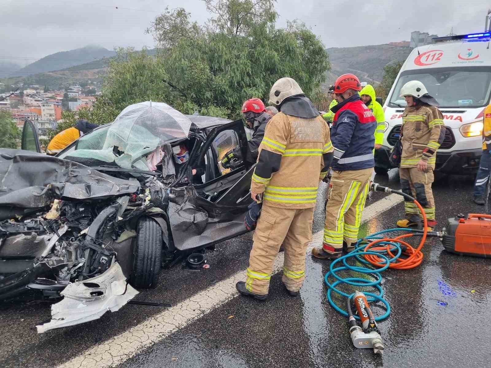İzmir’de zincirleme trafik kazası: Çin uyruklu 2 kişi yaralandı
