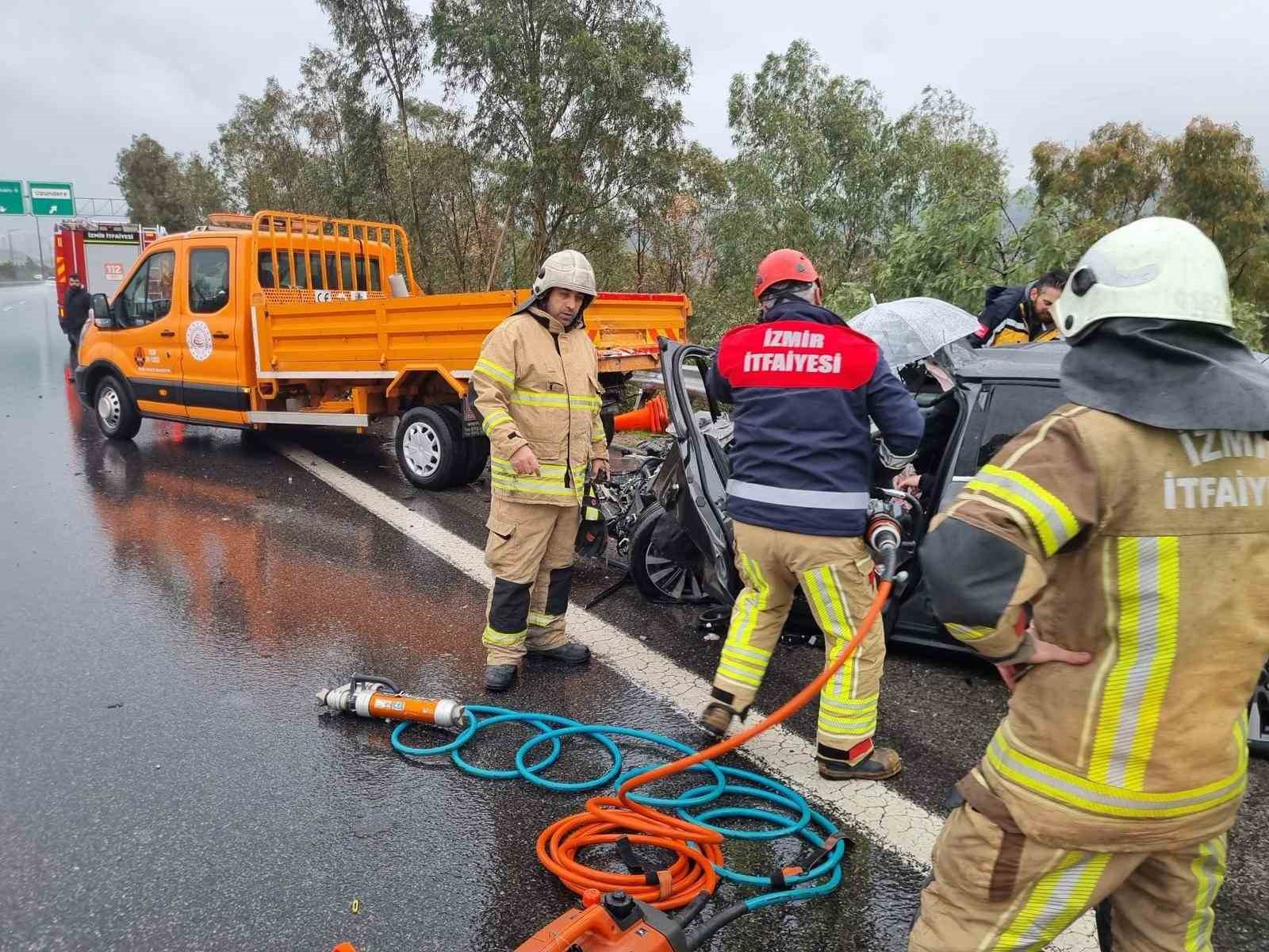 İzmir’de zincirleme trafik kazası: Çin uyruklu 2 kişi yaralandı
