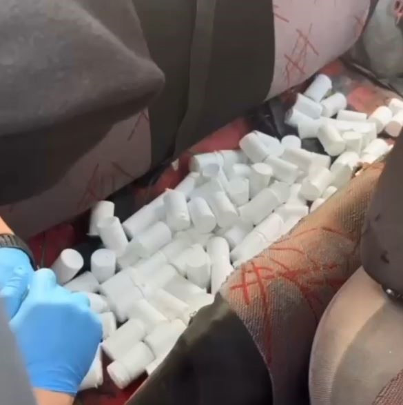 İzmir’den Gürcistan’a uyuşturucu sevkiyatı Artvin polisine takıldı
