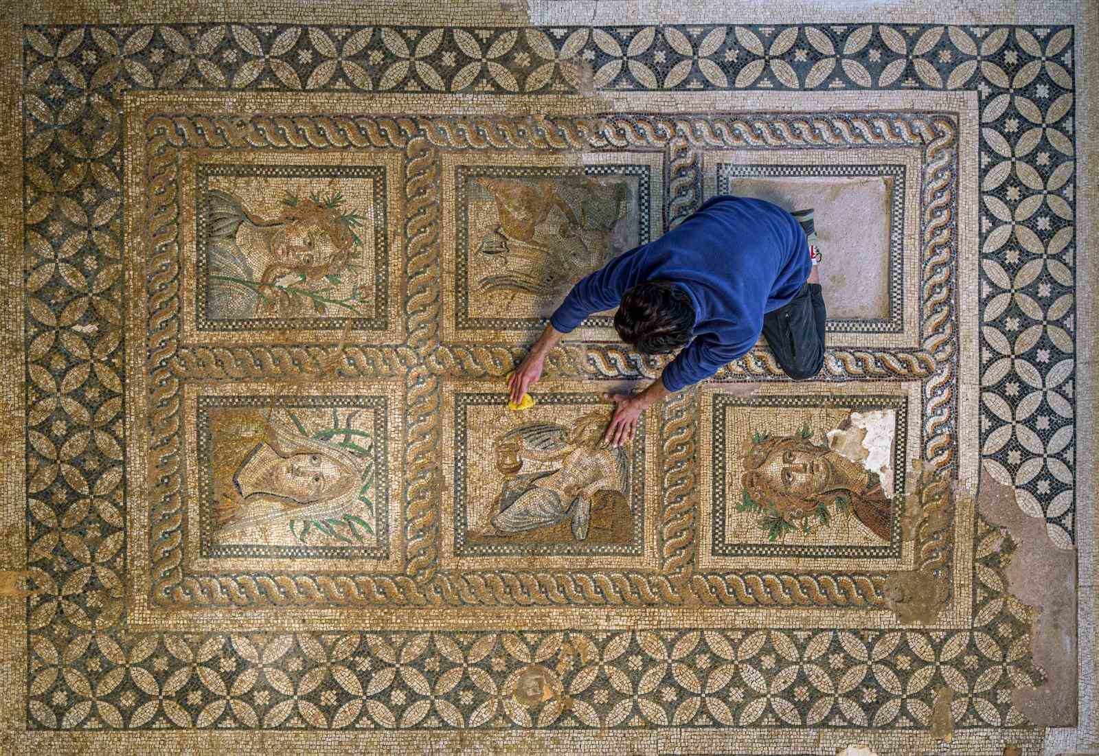 İzmir’in 8 bin 500 yıllık hazinesi masaya yatırıldı
