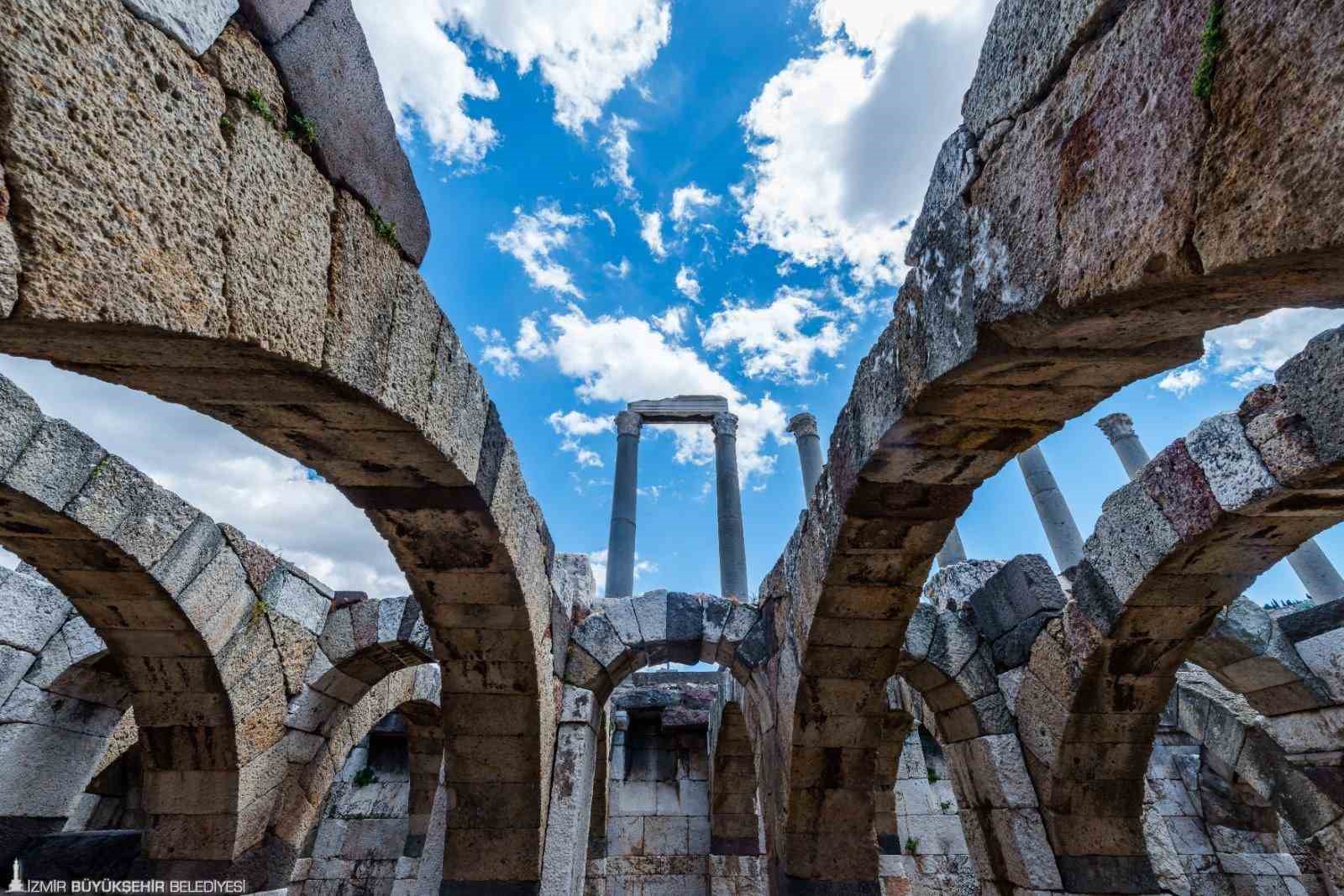 İzmir’in 8 bin 500 yıllık hazinesi masaya yatırıldı
