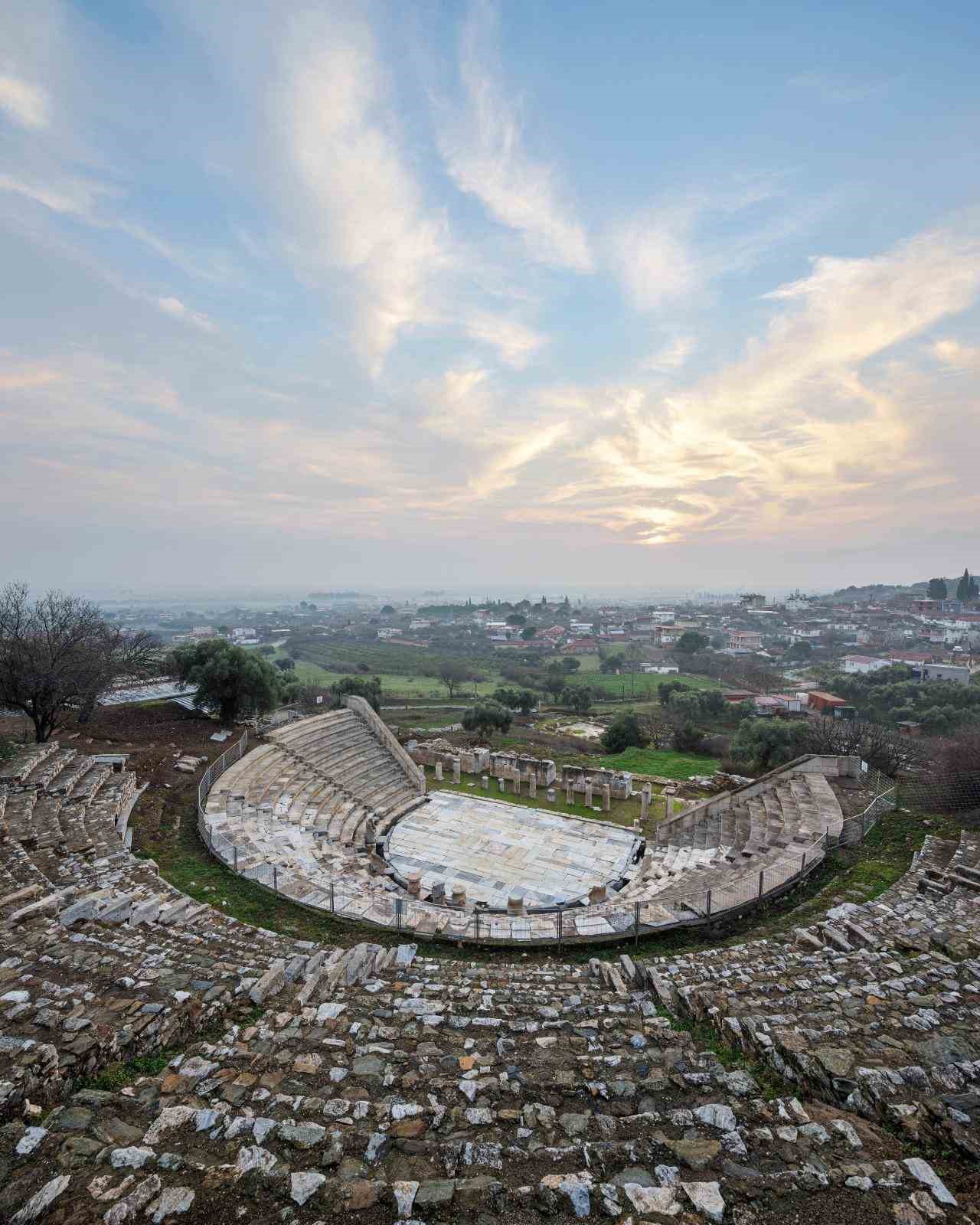 İzmir’in 8 bin 500 yıllık hazinesi masaya yatırıldı
