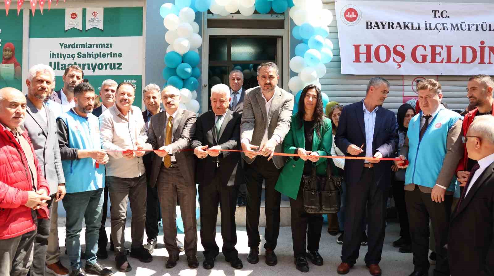 İzmir’in ilk ’İyilik Çarşısı’ Bayraklı’da kapılarını açtı
