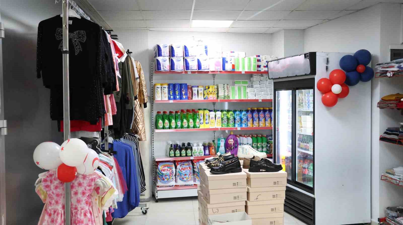 İzmir’in ilk ’İyilik Çarşısı’ Bayraklı’da kapılarını açtı
