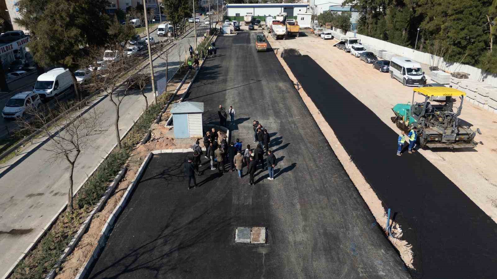 İzmir’in yollarında tam gaz asfalt seferberliği
