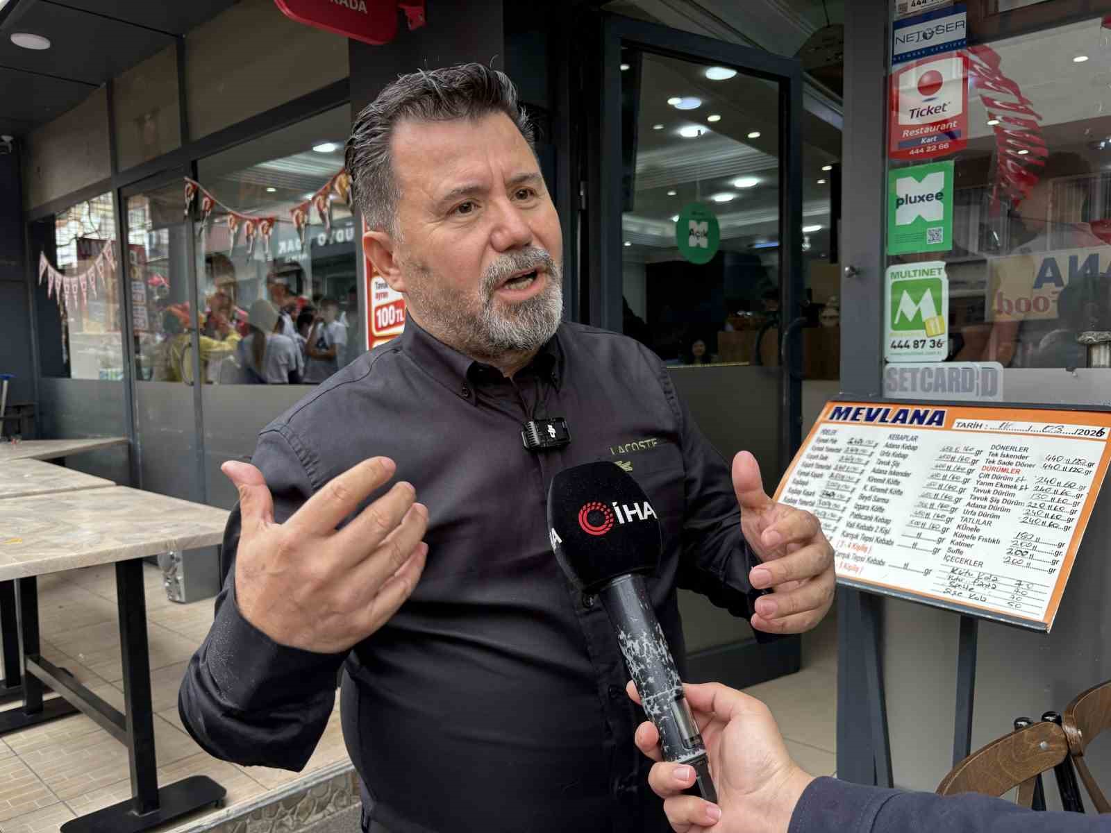 İzmirli işletmeciden 23 Nisan’da binlerce çocuğa pide ve bayrak
