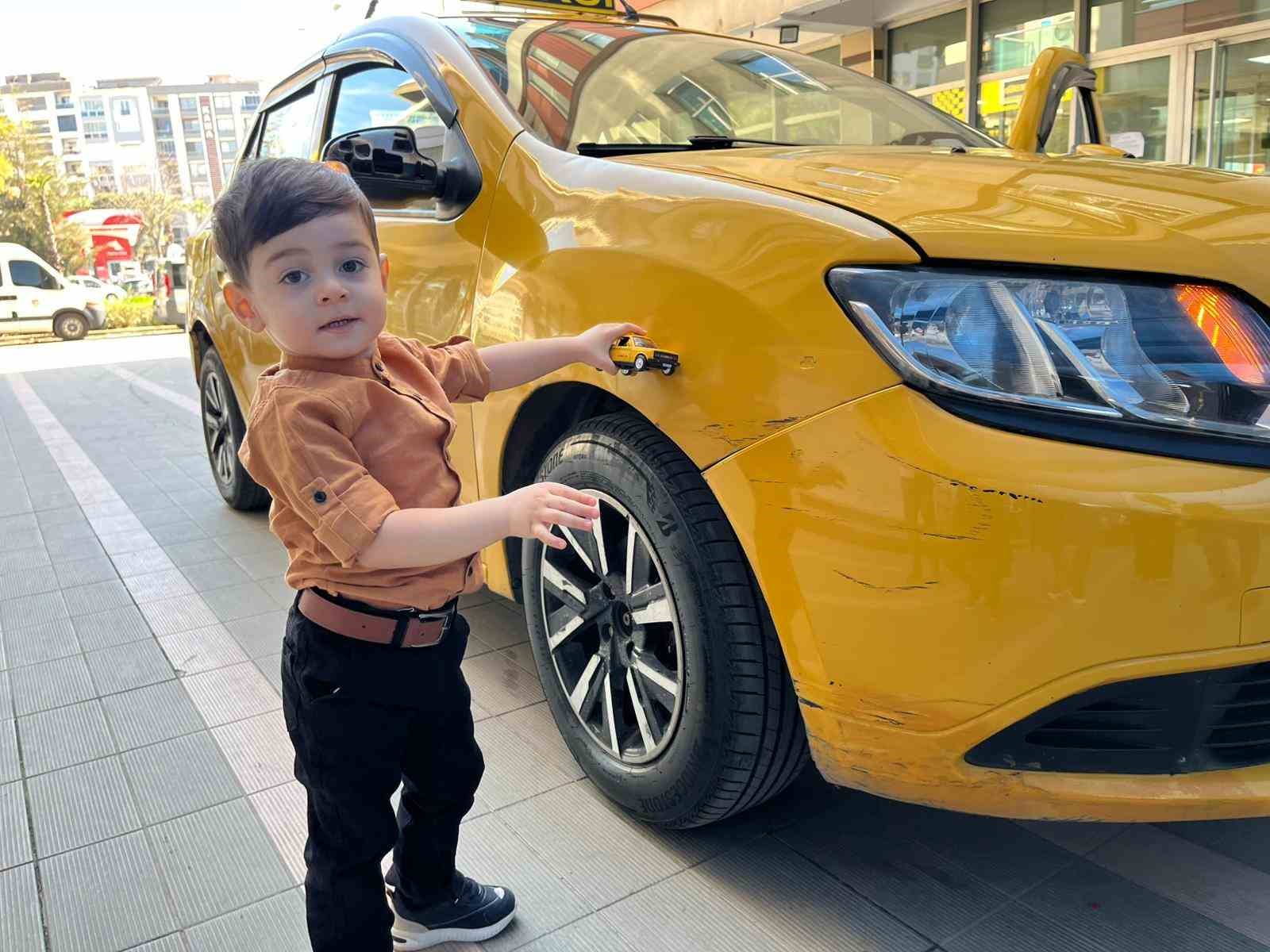 İzmirli taksicilerden DMD hastası Deniz Eymen için yardım seferberliği
