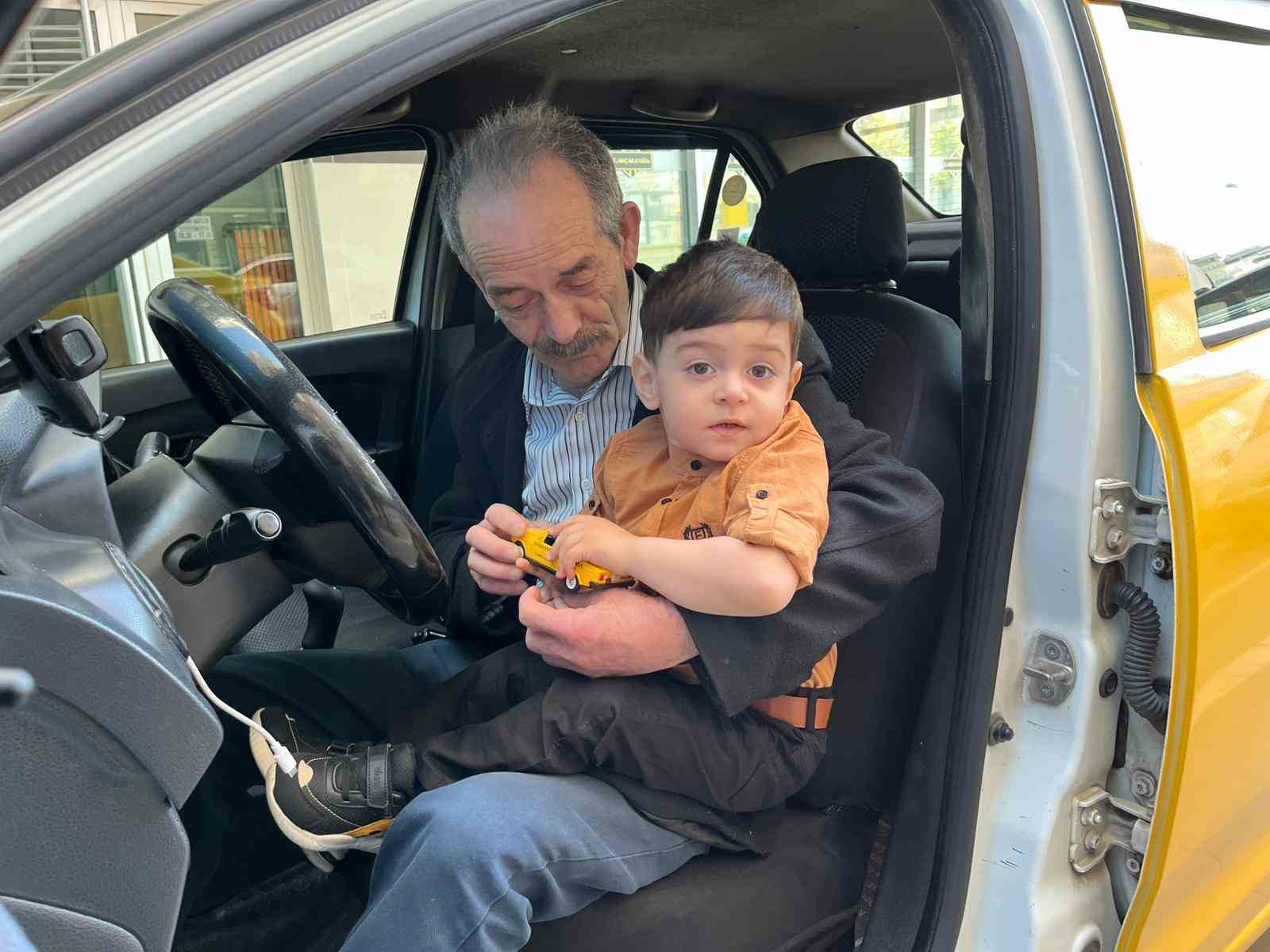 İzmirli taksicilerden DMD hastası Deniz Eymen için yardım seferberliği
