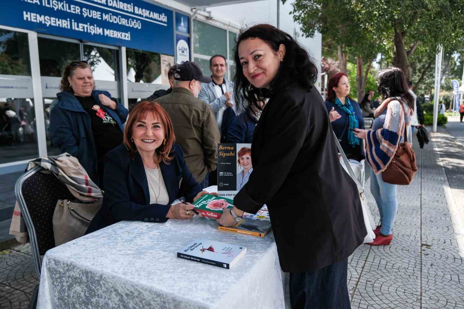 İzmirliler İZKİTAP’a akın etti
