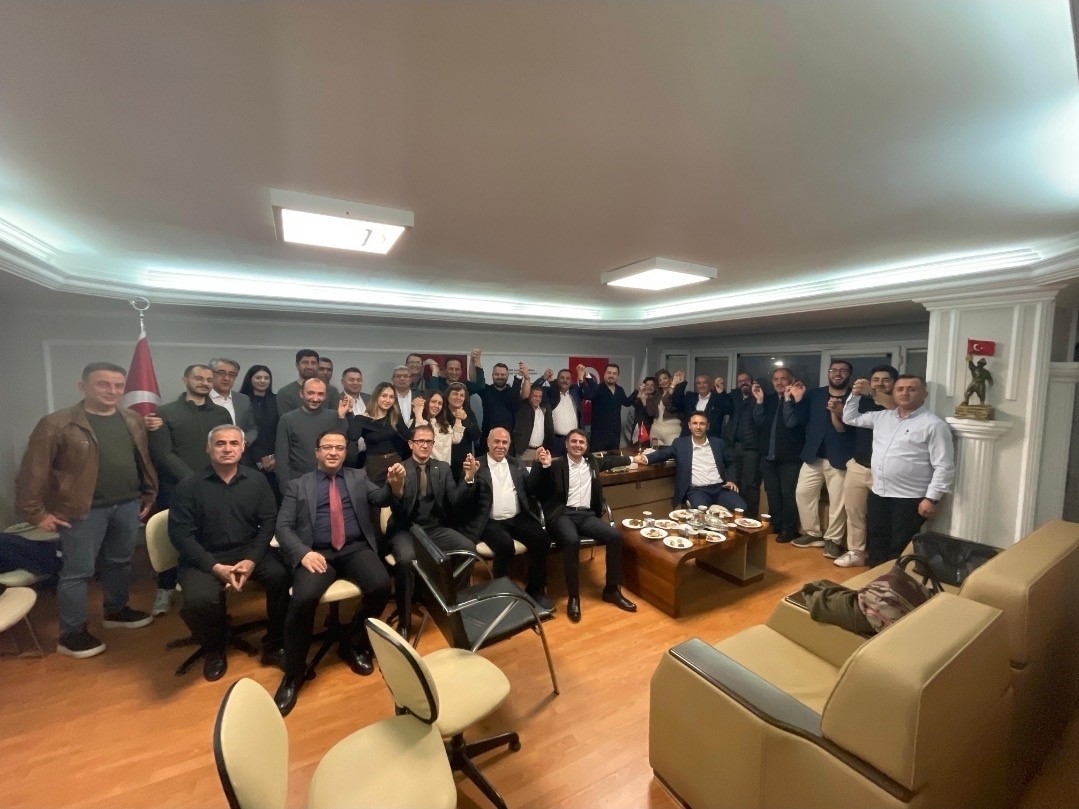 İZMİRMARAŞDER güven tazeledi, Safa Narlı yeniden başkan seçildi
