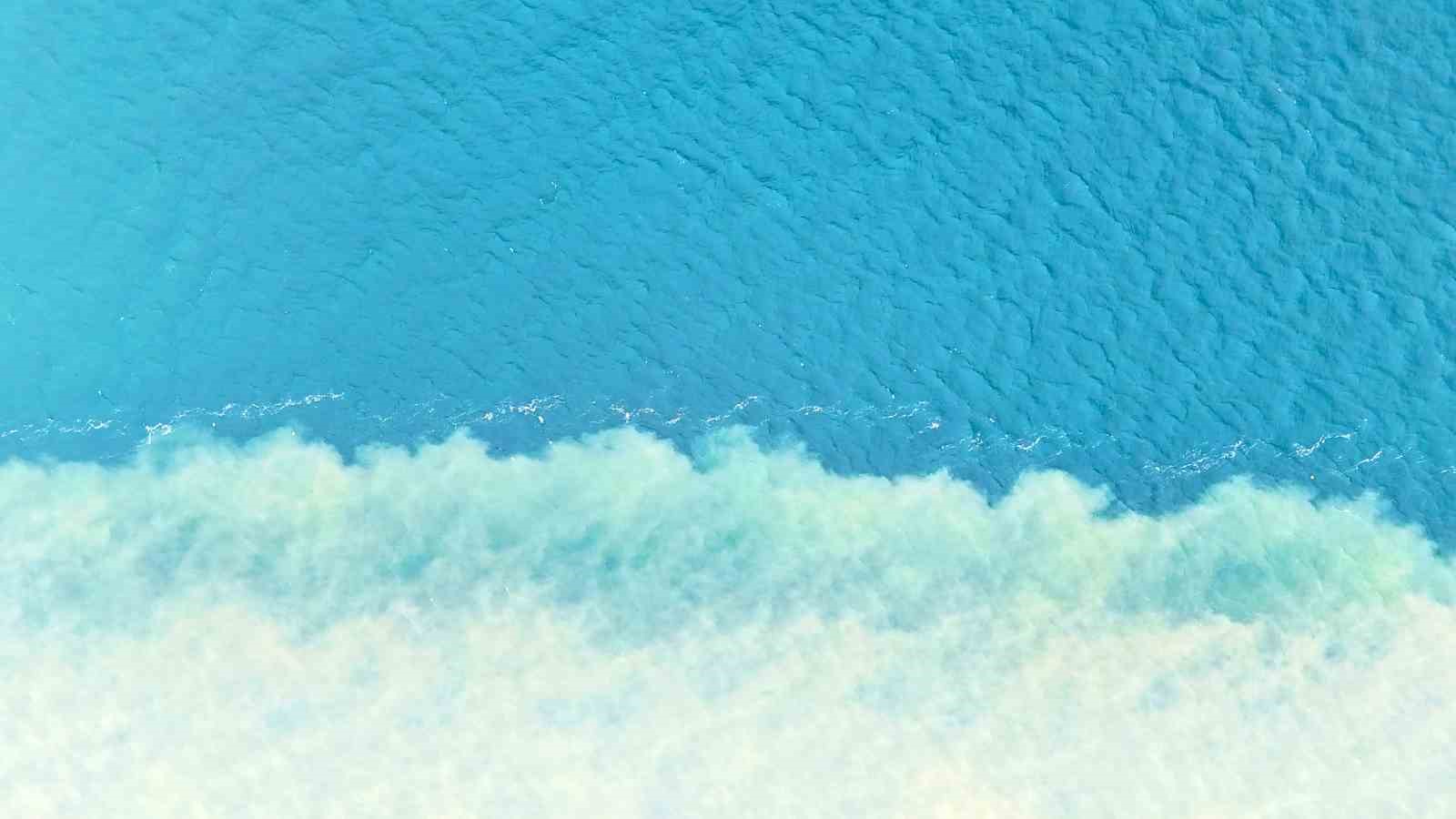 İzmit Körfezi iki renk oldu: Derenin taşıdığı çamur denizin rengini değiştirdi
