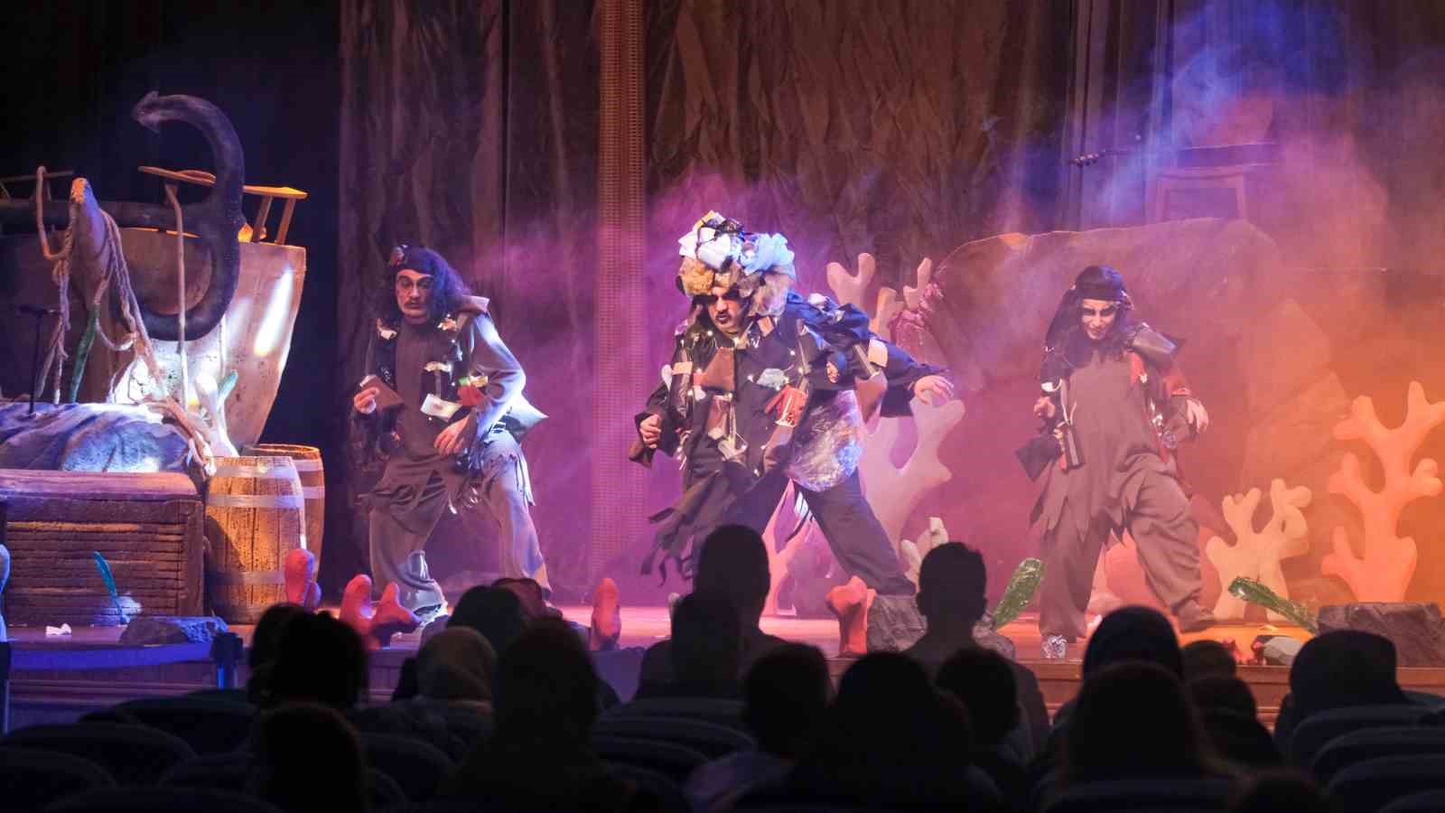 İzmit Körfezi’nin temizlik serüveni tiyatro sahnesinde
