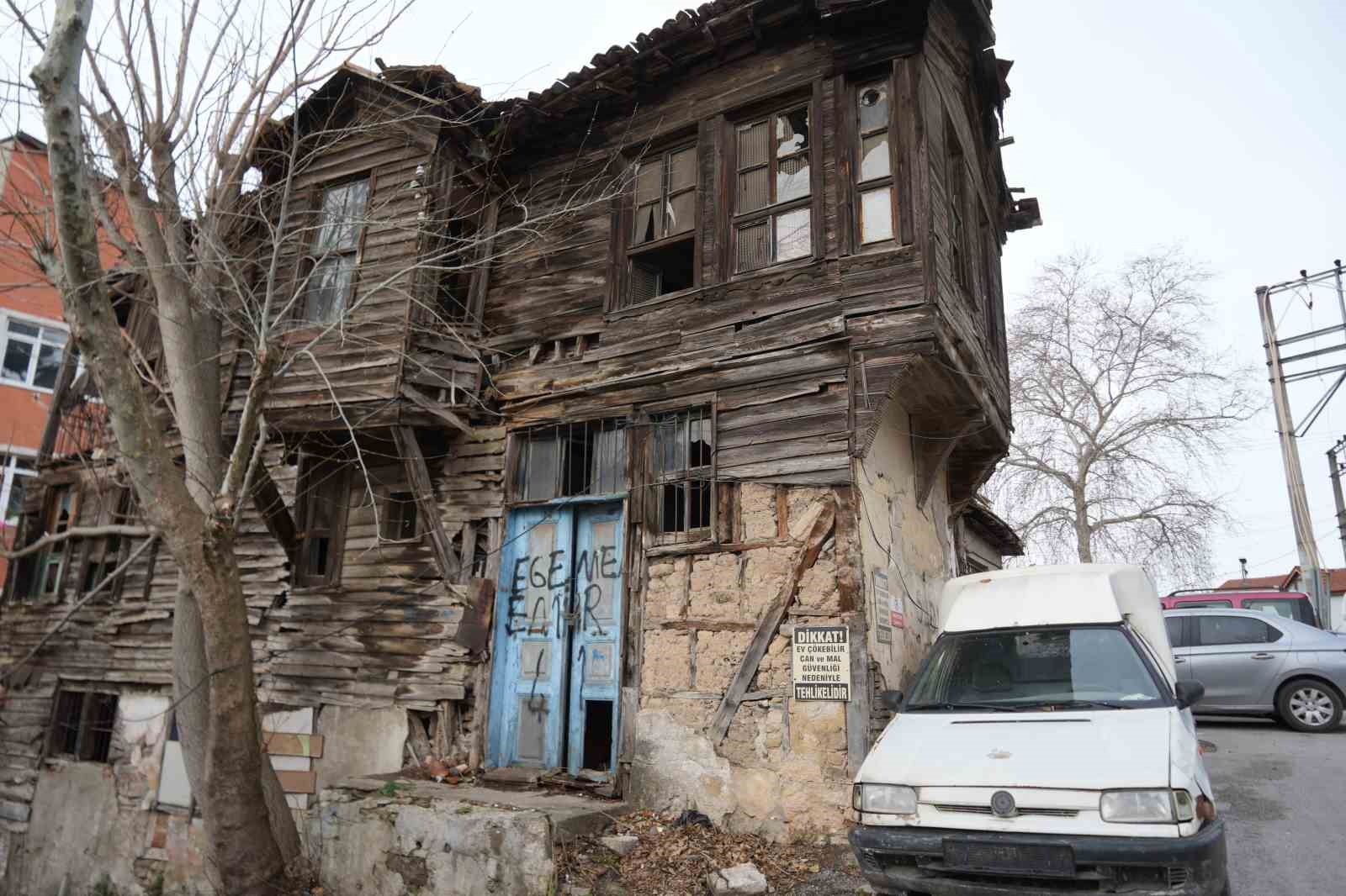 İzmit’in tarihe tanıklık eden evleri restorasyon bekliyor
