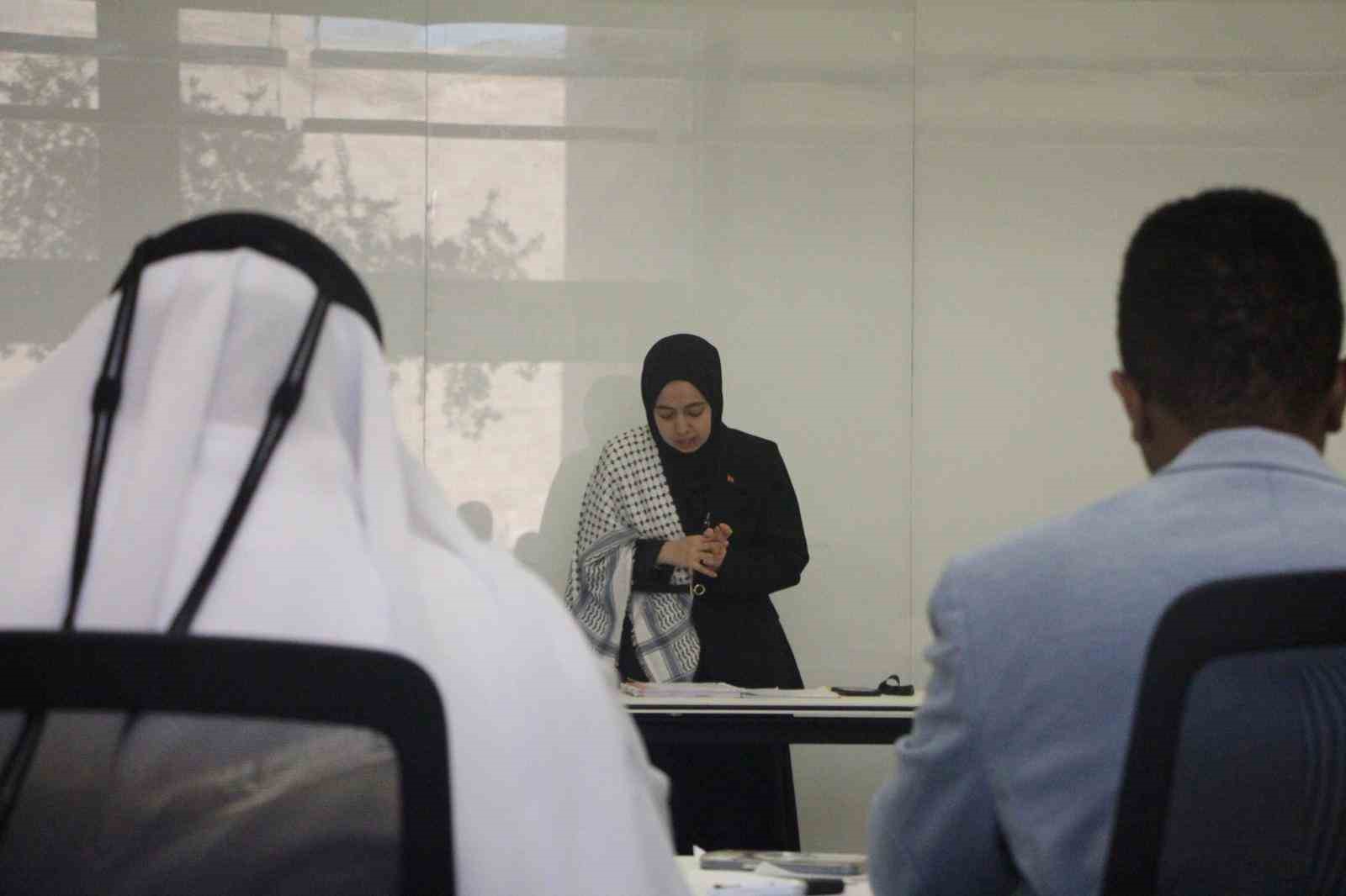 İzmitli kız öğrenciler Arapça münazarada dünya ikincisi oldu
