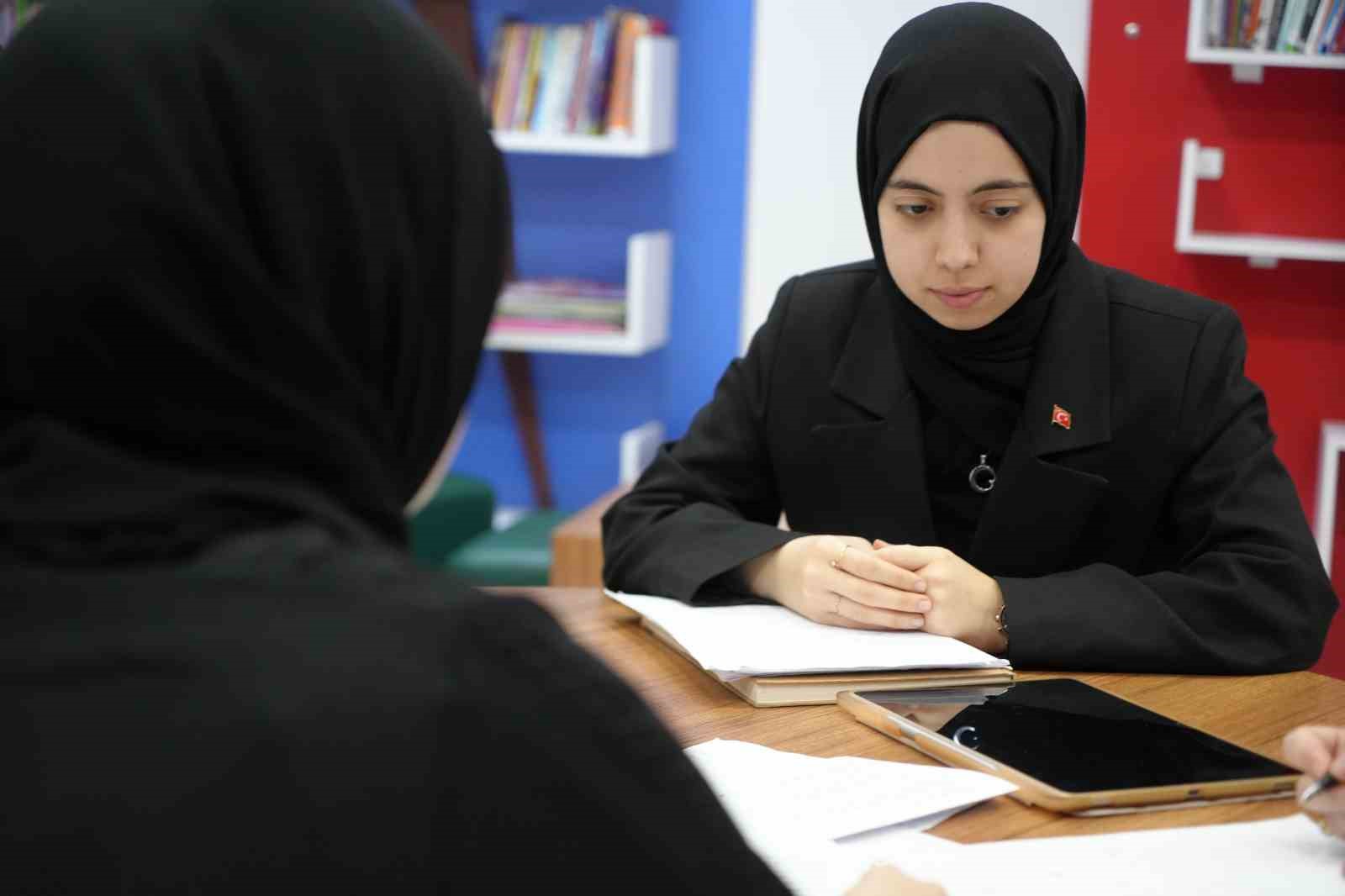 İzmitli kız öğrenciler Arapça münazarada dünya ikincisi oldu
