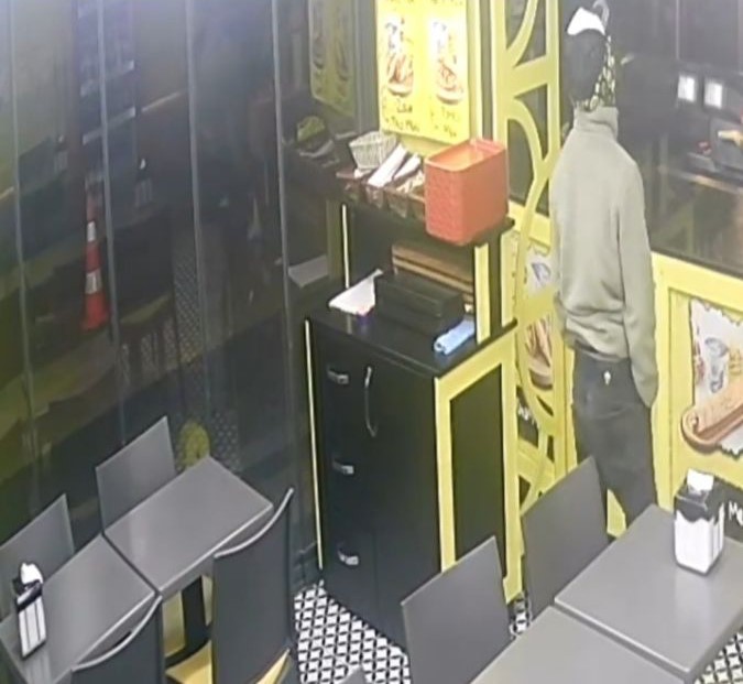 İzmit’teki silahlı saldırı öncesi şüphelilerin dönercideki görüntüleri ortaya çıktı: 9 gözaltı
