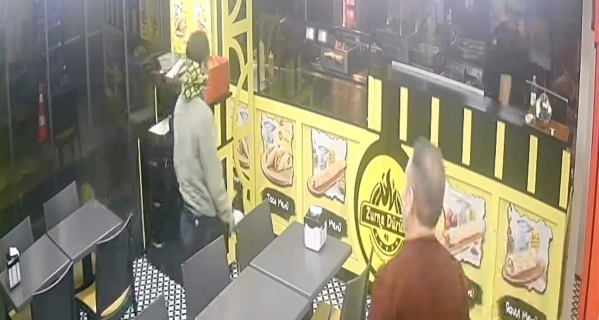 İzmit’teki silahlı saldırı öncesi şüphelilerin dönercideki görüntüleri ortaya çıktı: 9 gözaltı
