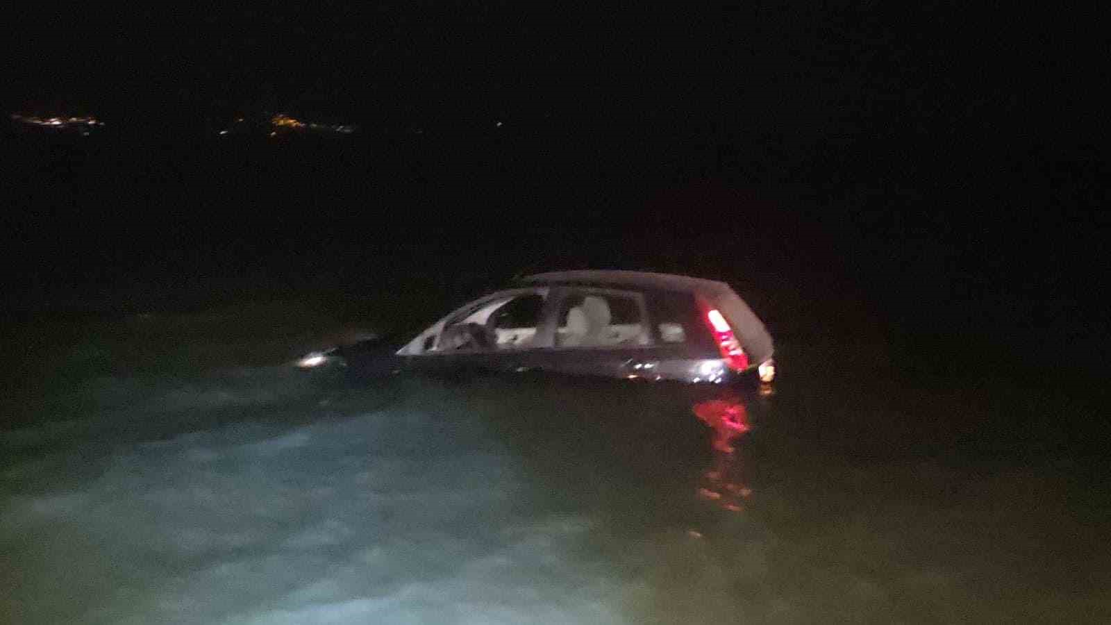 İznik Gölü’ne uçan otomobilde can pazarı
